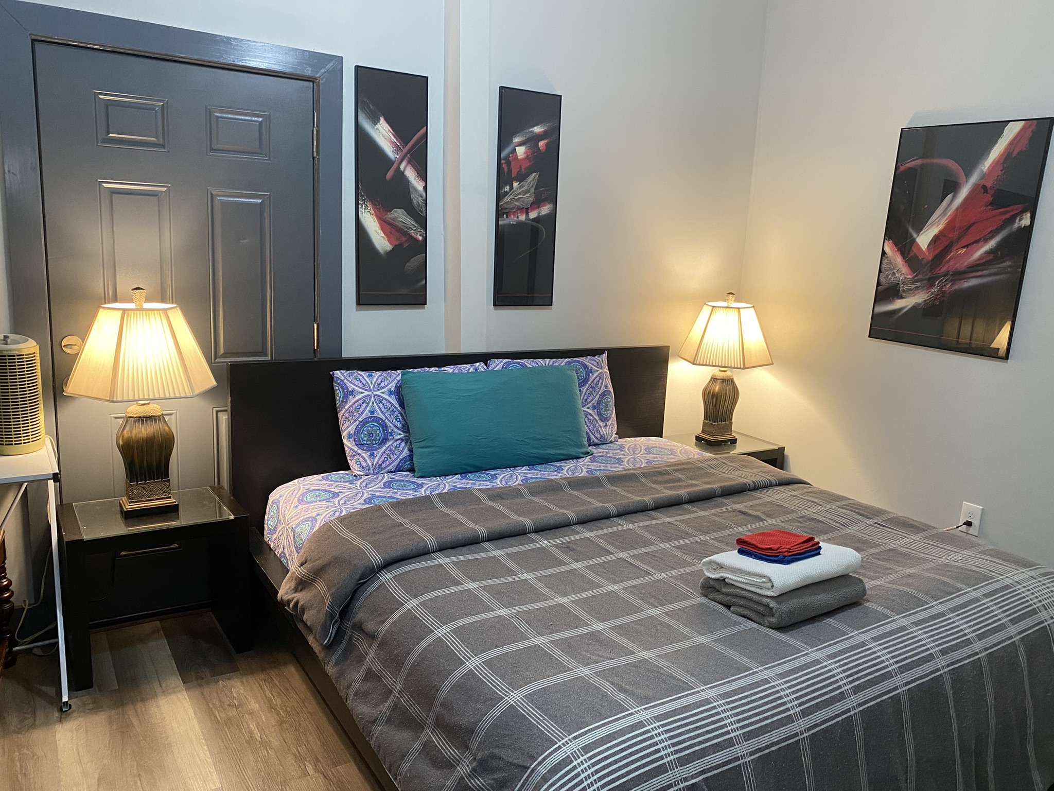 Beautiful King Room A3 10 Mins to Rutgers/Airport in West, Newark