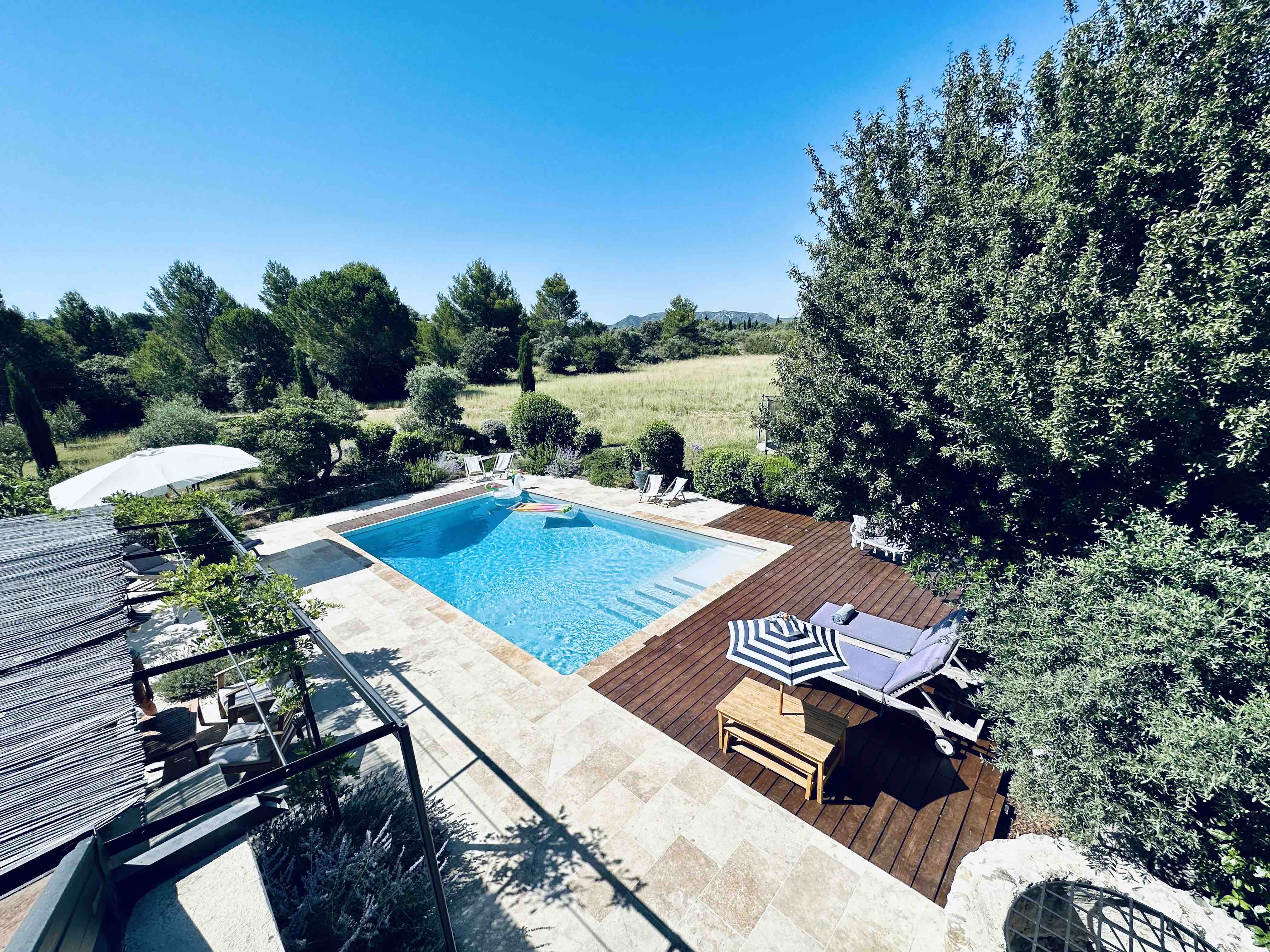 Charming farmhouse with pool in the heart of the Alpilles