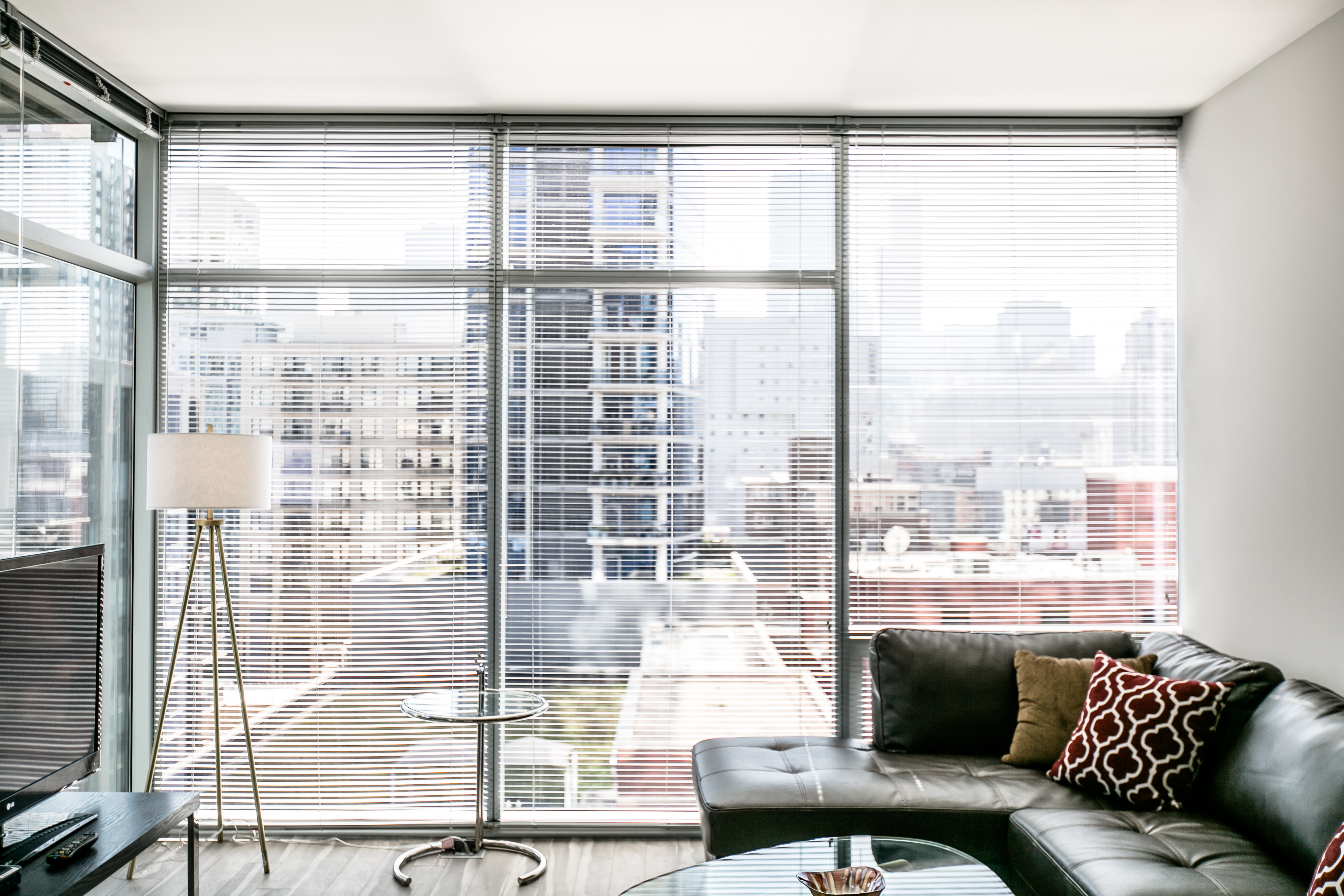 NEW MODERN CONTEMPORARY BALCONY A+ in Near North Side, Chicago