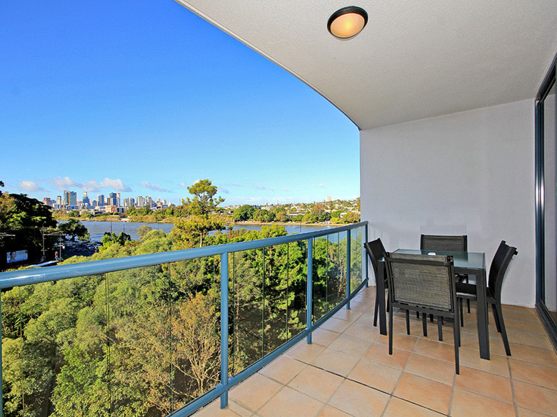 2 BR Apt with Amazing Views in Toowong, Brisbane