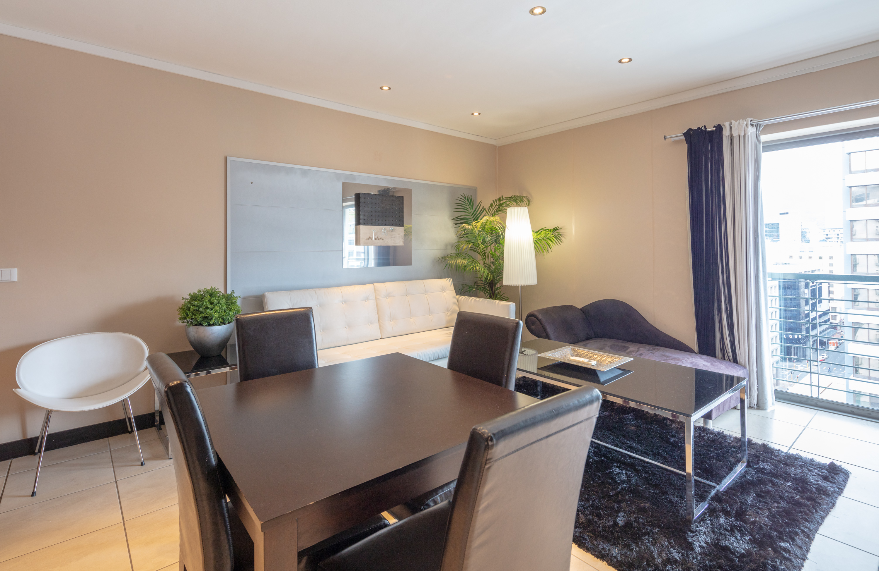 Luxurious City Apartment with Pool, Gym & Parking