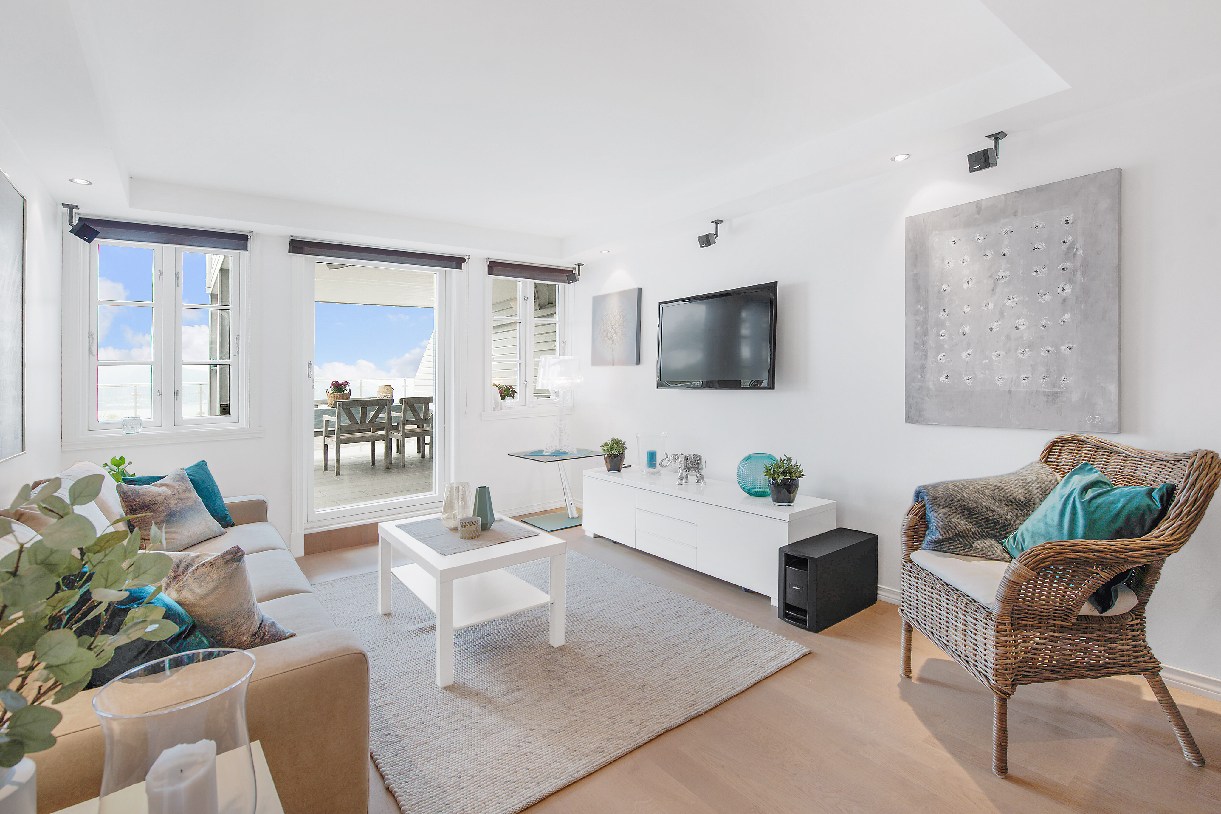 Great apartment with big terrace.