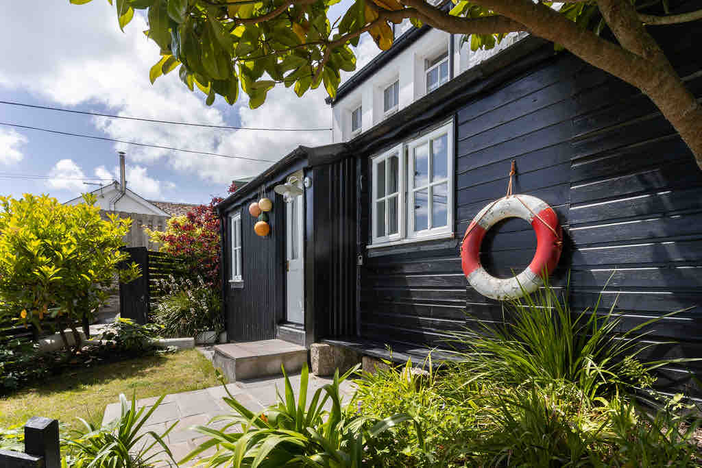 Orchard Cabin - Sea Views & minutes from Newlyn
