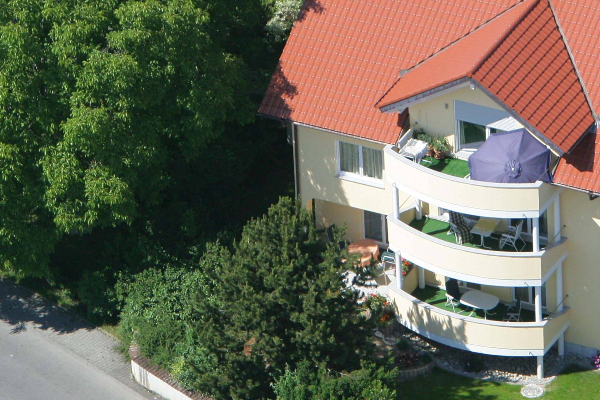 2-room apartment (65m ²) with large south-facing balcony