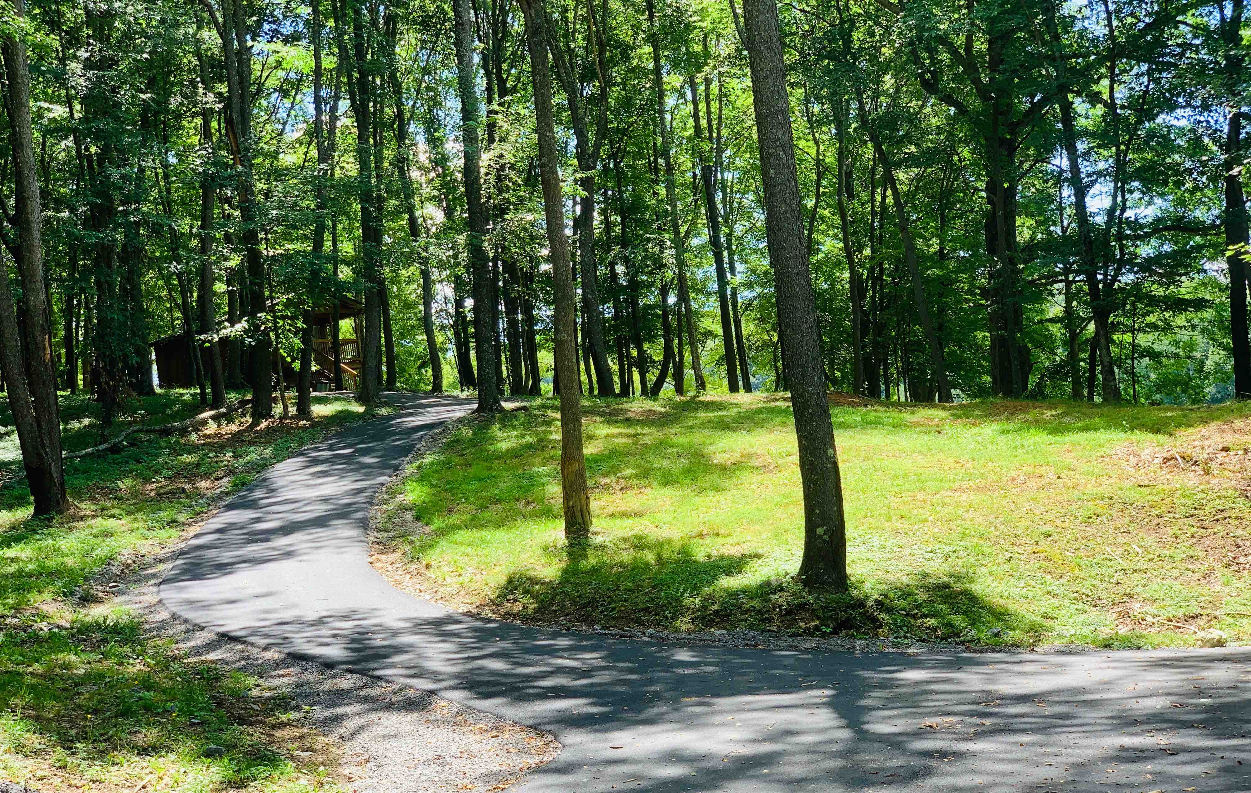 Foxtail Orchards "The Fox Den" Cabins for Rent in Tazewell