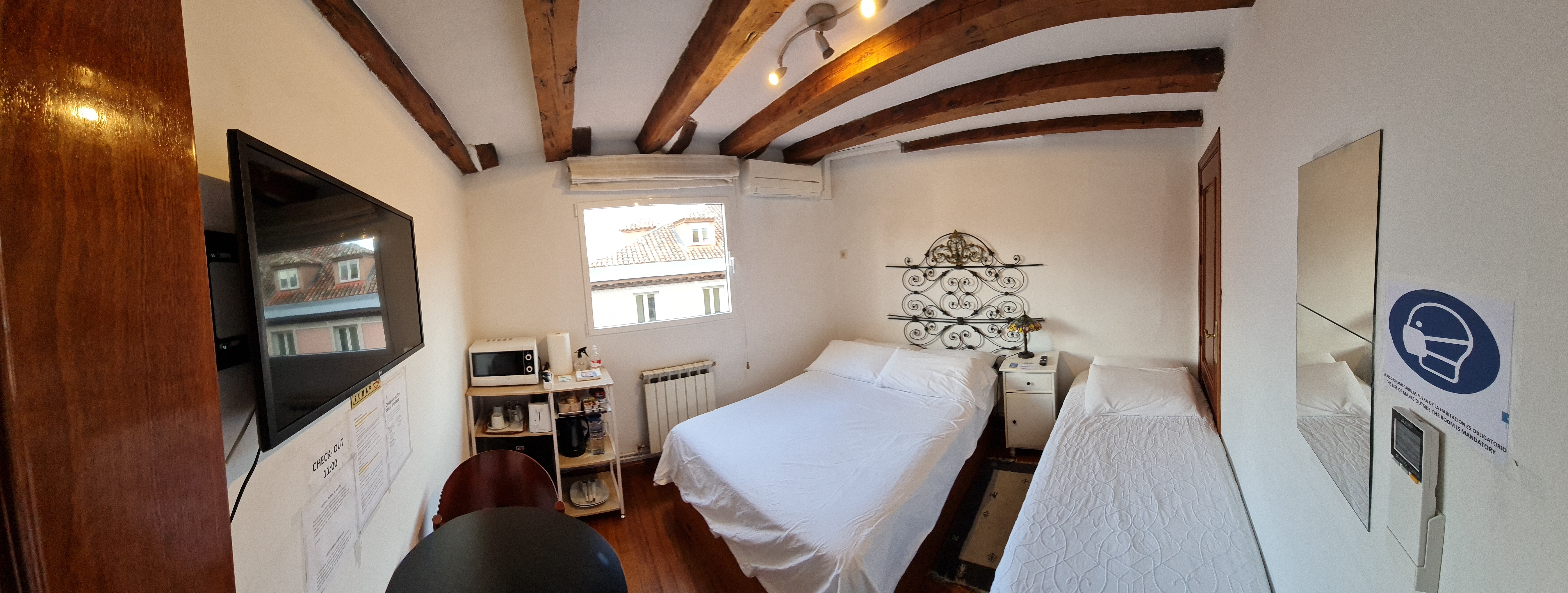 Room with privileged view in the center of Madrid