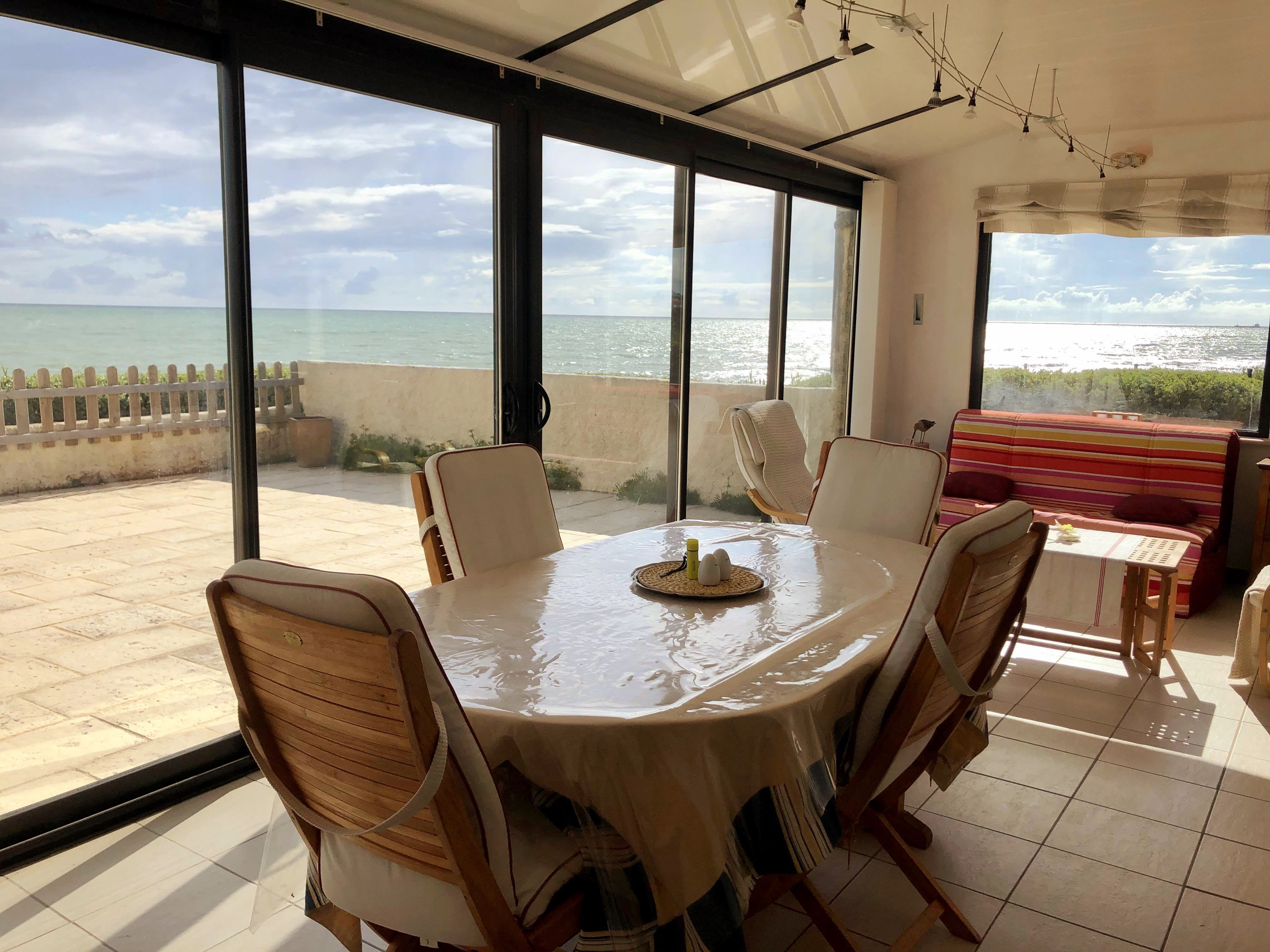 House facing the sea with 270° ocean view
