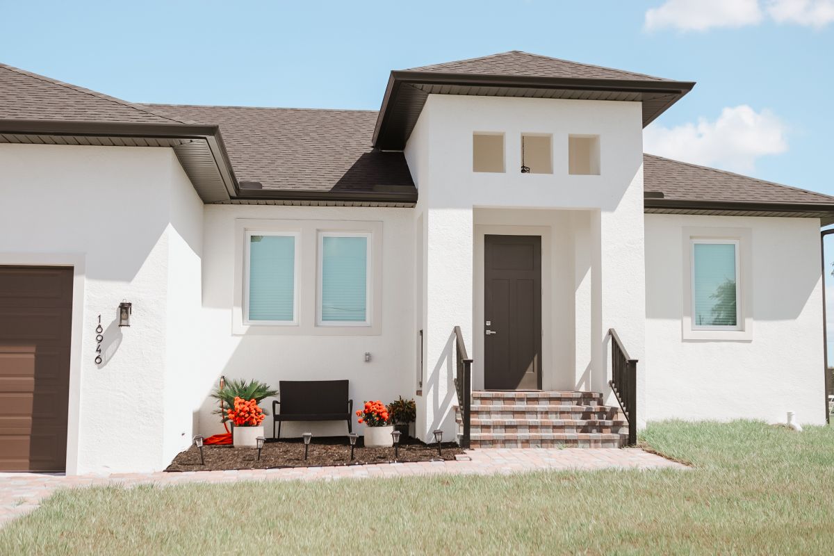 Cozy Brand New Canal Home