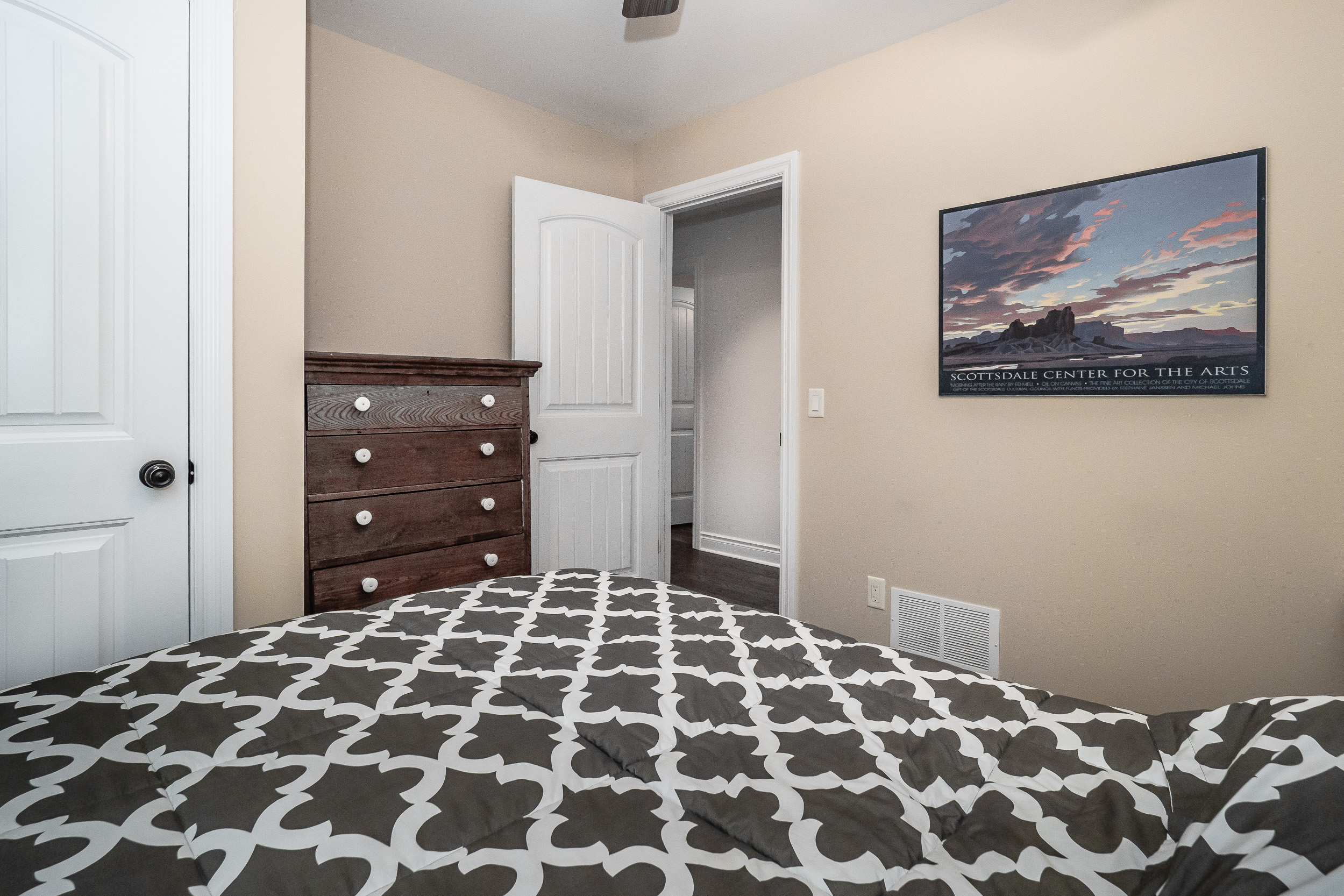 Beautiful 6 BEDROOM Muskoka Cottage Houses for Rent in Gravenhurst