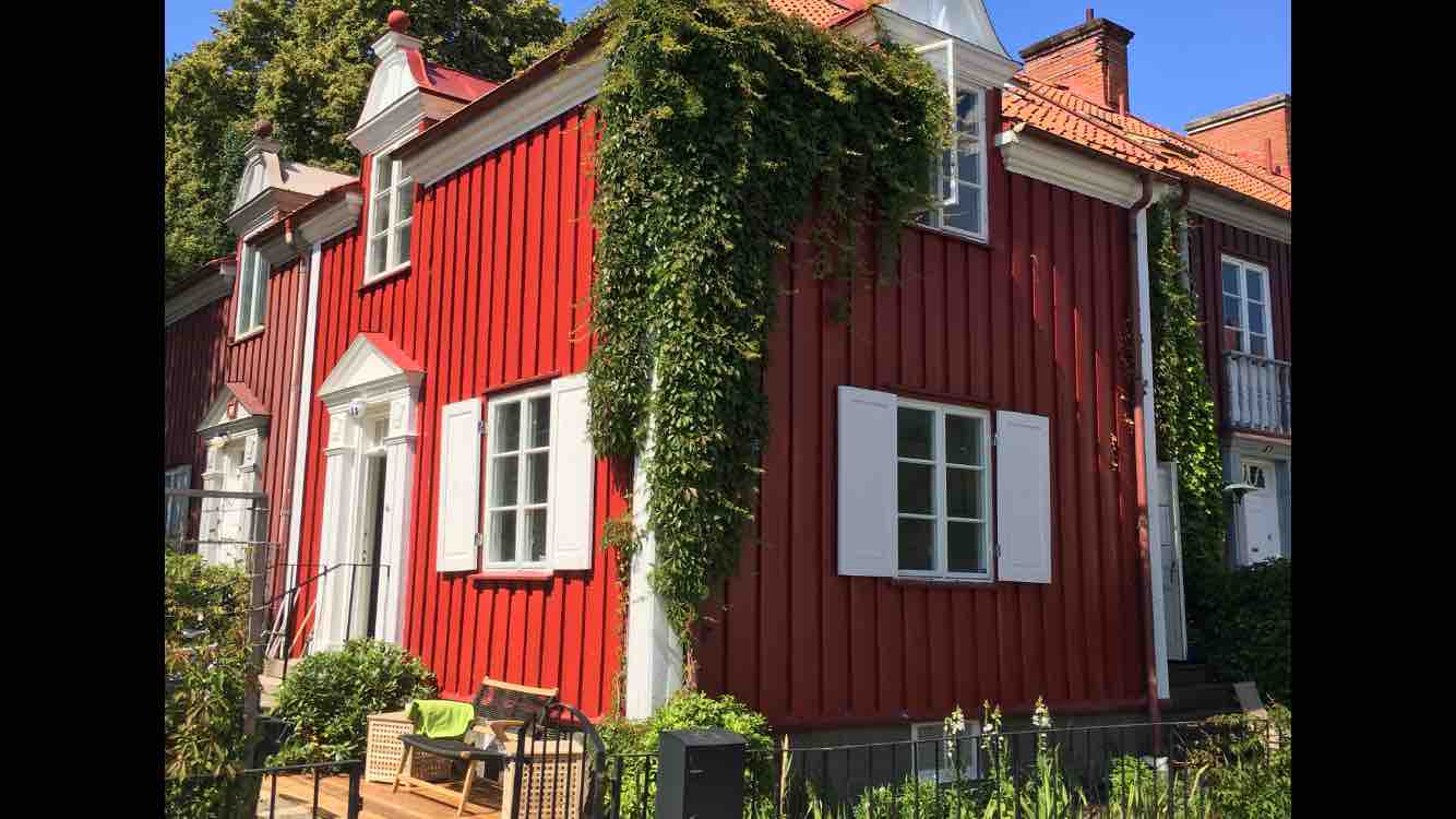 Adorable home by Slottsskogen (No party groups) - Hus att hyra i 
