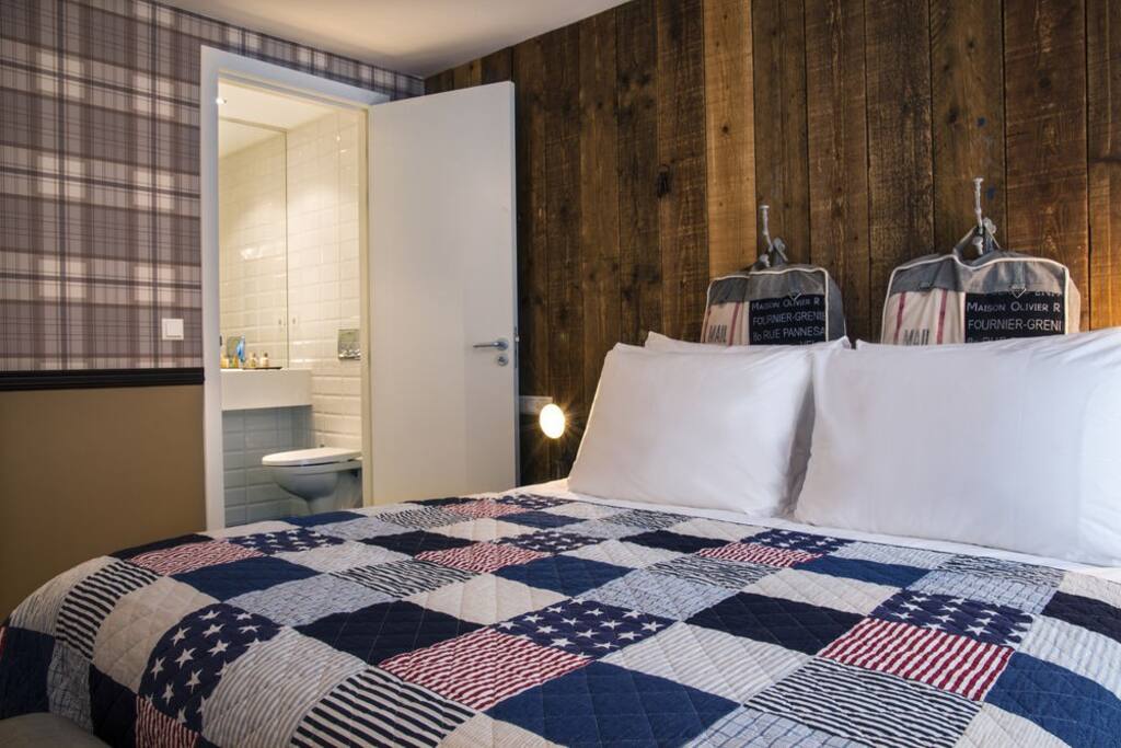 Medium Triple Room | Max Brown Canal District — Amsterdam stay