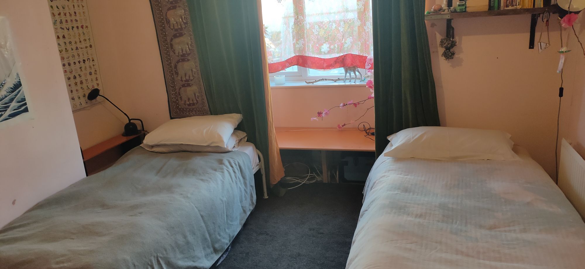Twin room in family home in Easton, Bristol