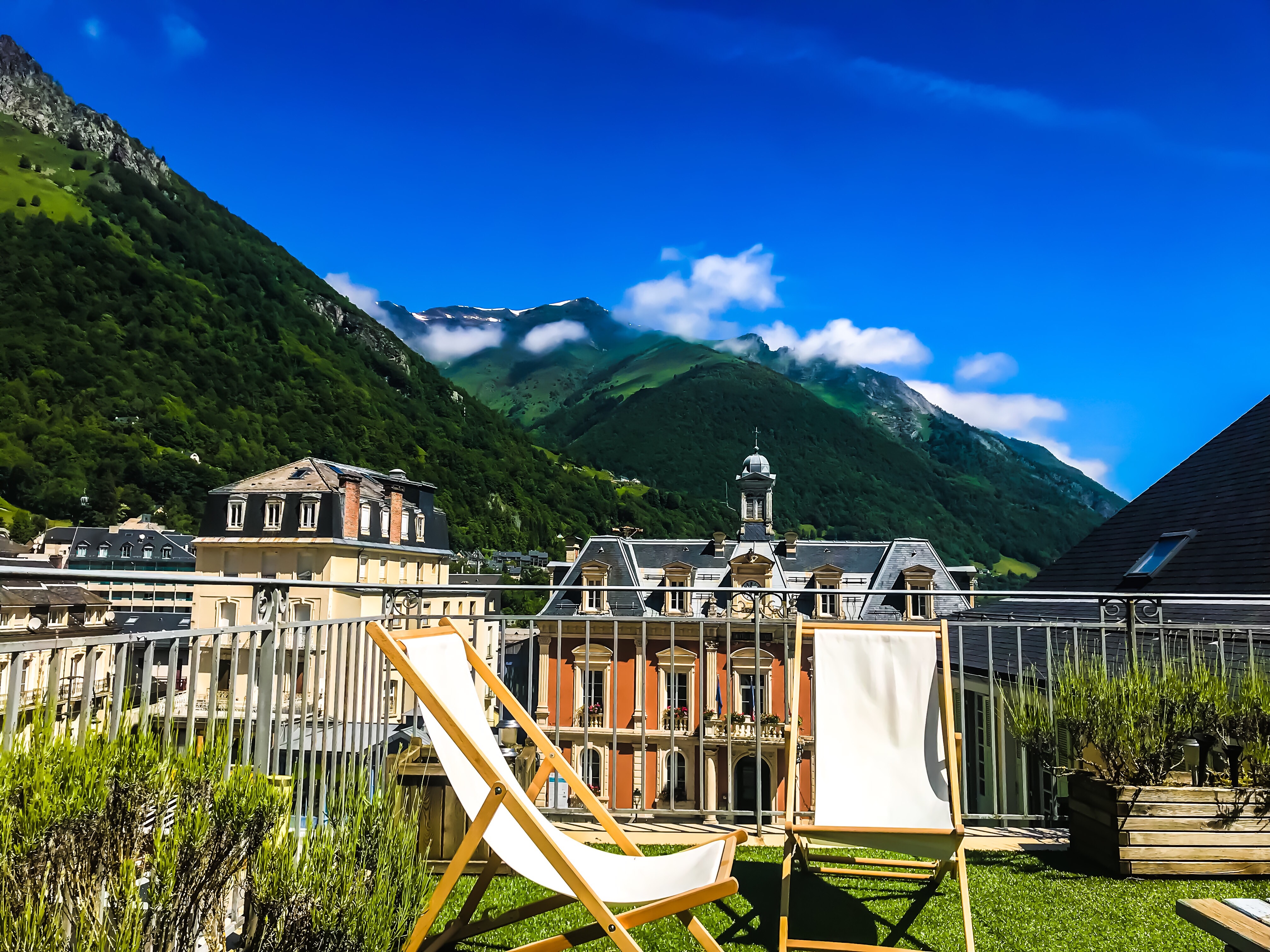 Place de la mairie T2 type loft 70m2 terrace 35m2