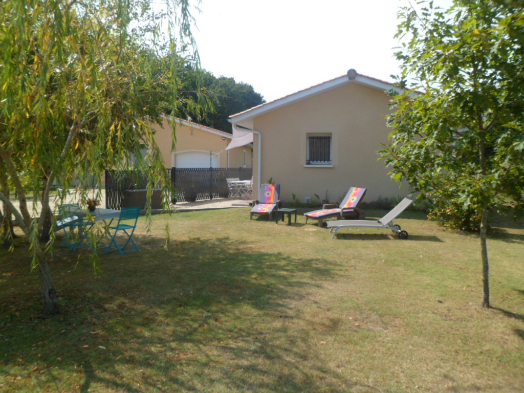 2 Parking De La Poste Vendays Montalivet
