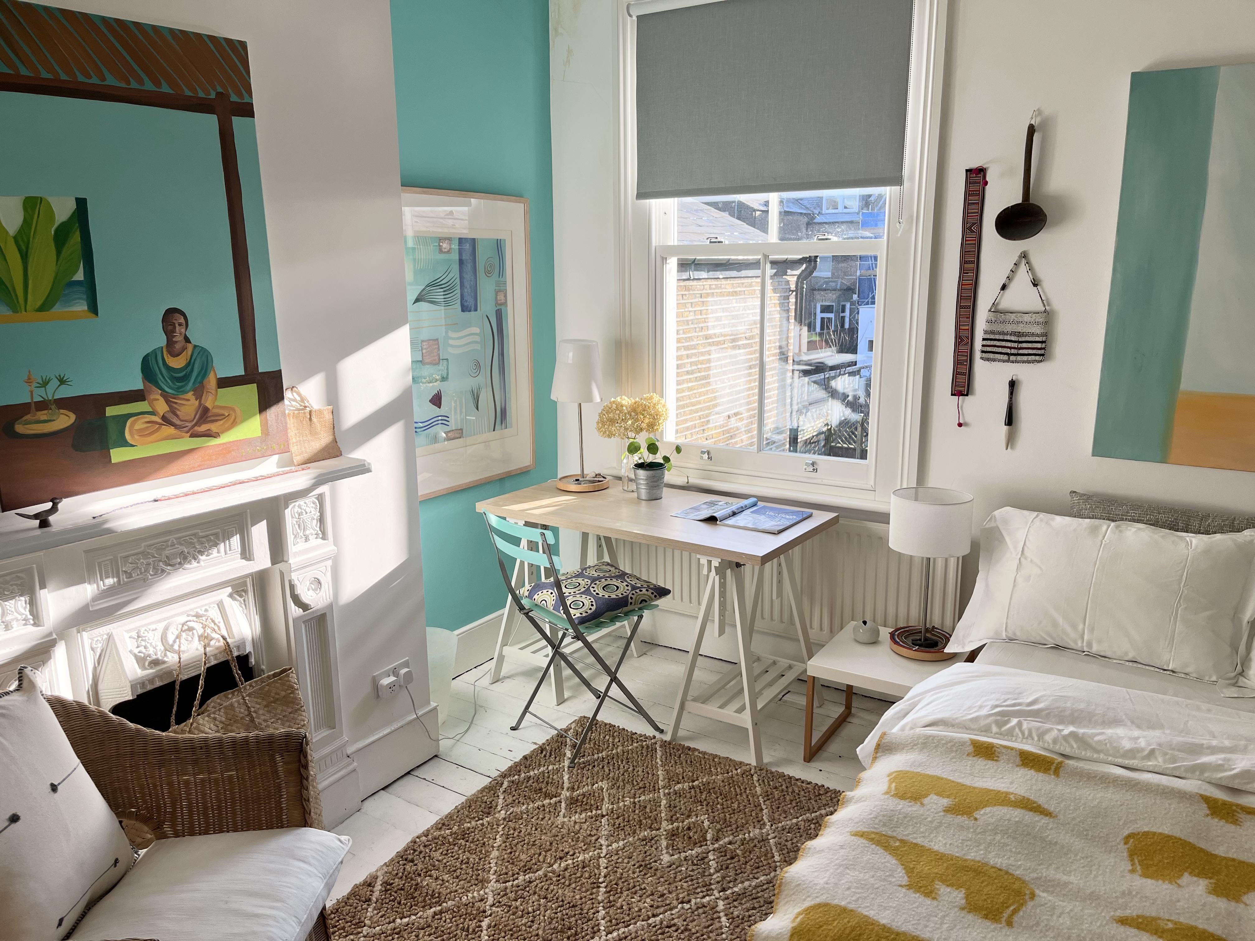 Lovely bright room in Queen's Park in Brent, London
