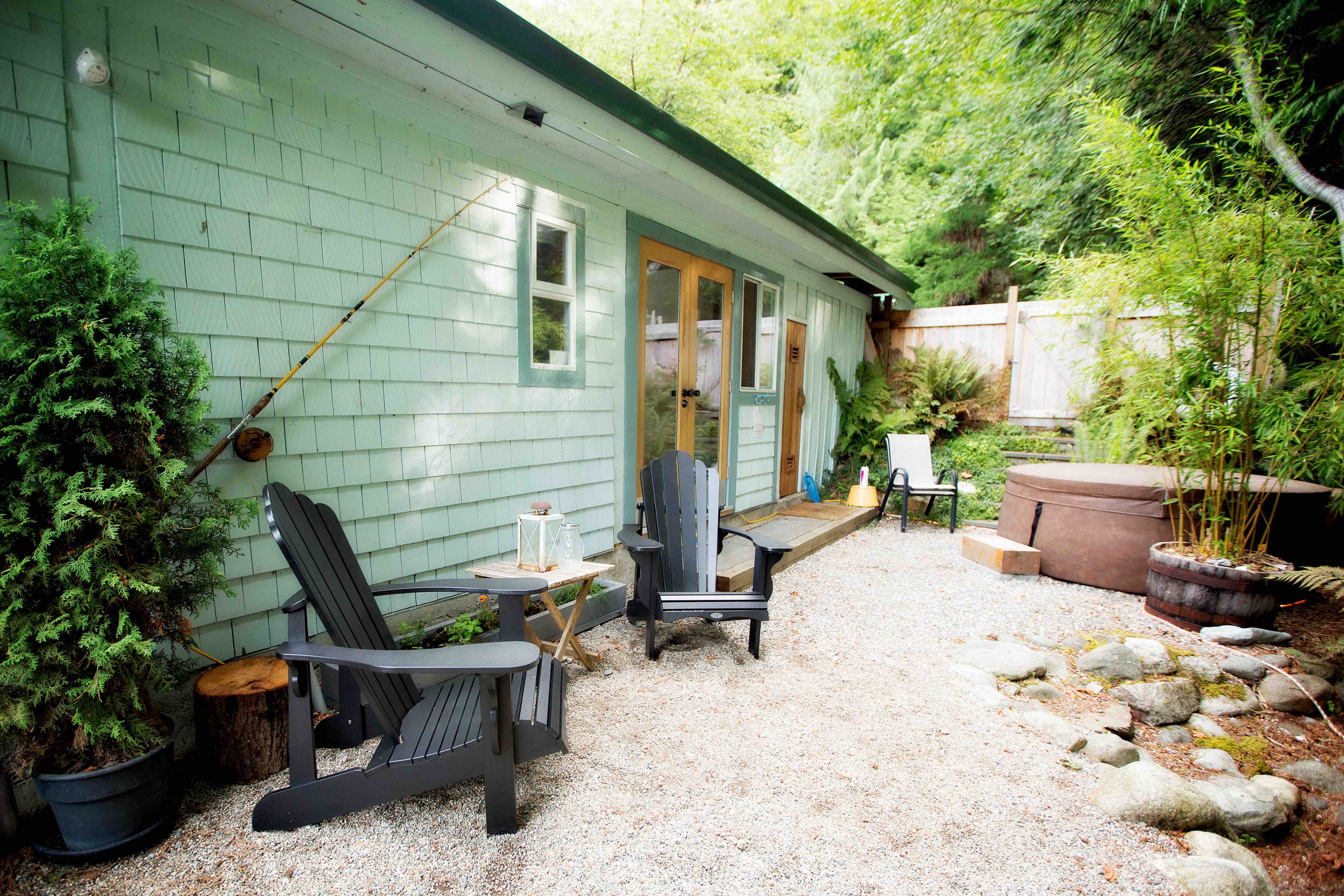 Beachside Cabin, with Private HOT TUB & views - Guesthouses for Rent in