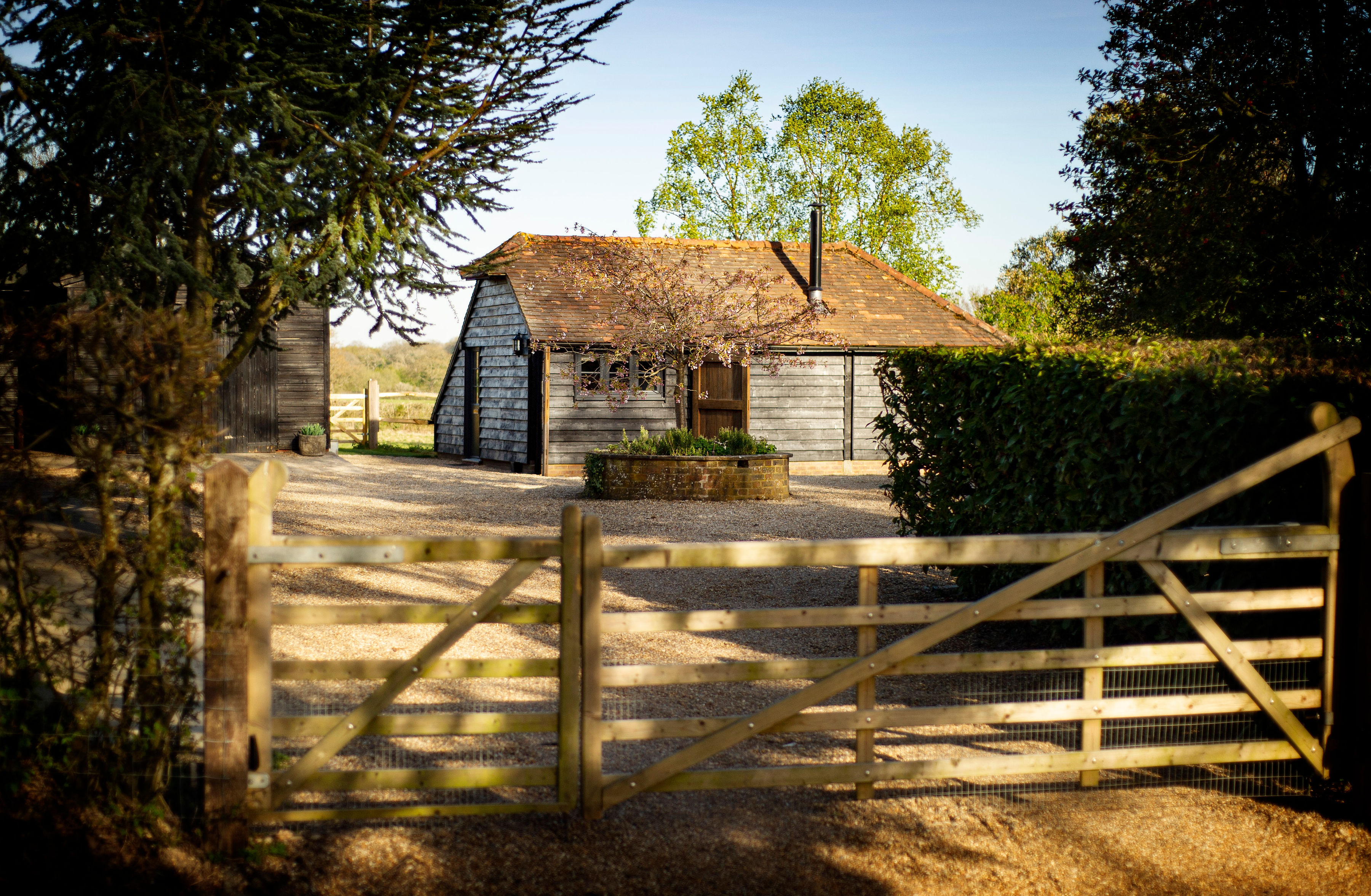 Red Kite Barn, a luxury romantic getaway, hot tub Barns for Rent in