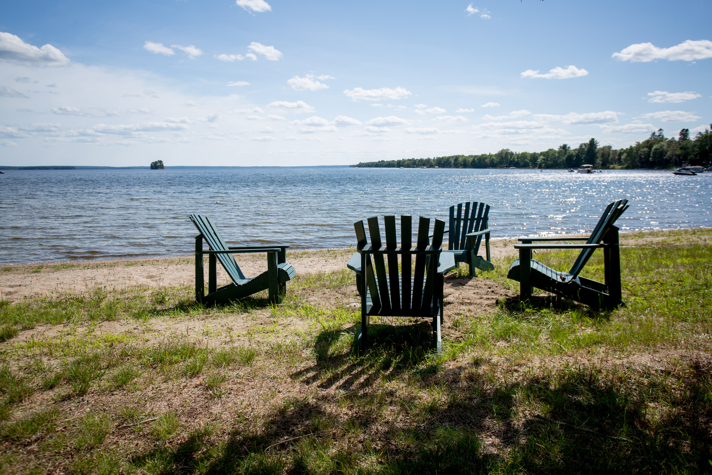 Nina's Place , beautiful lake sandy beach. Cottages for Rent in