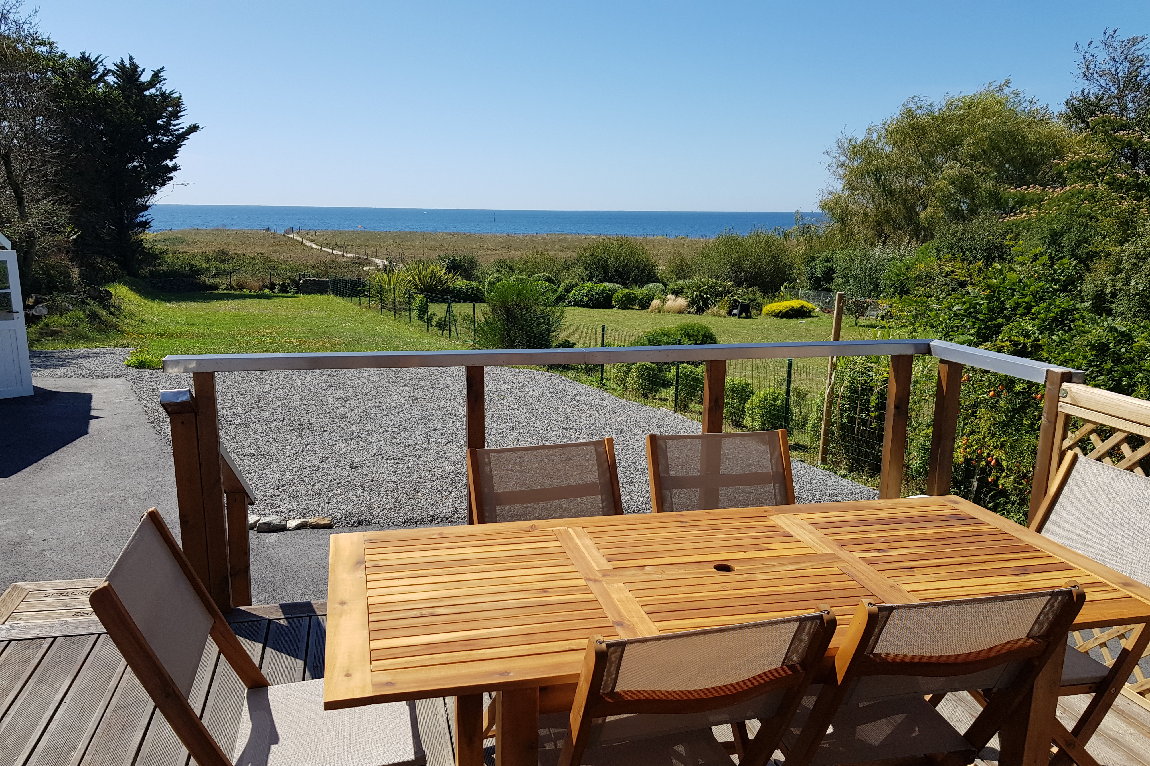 Sea view with direct access to Spot Kitesurf beach
