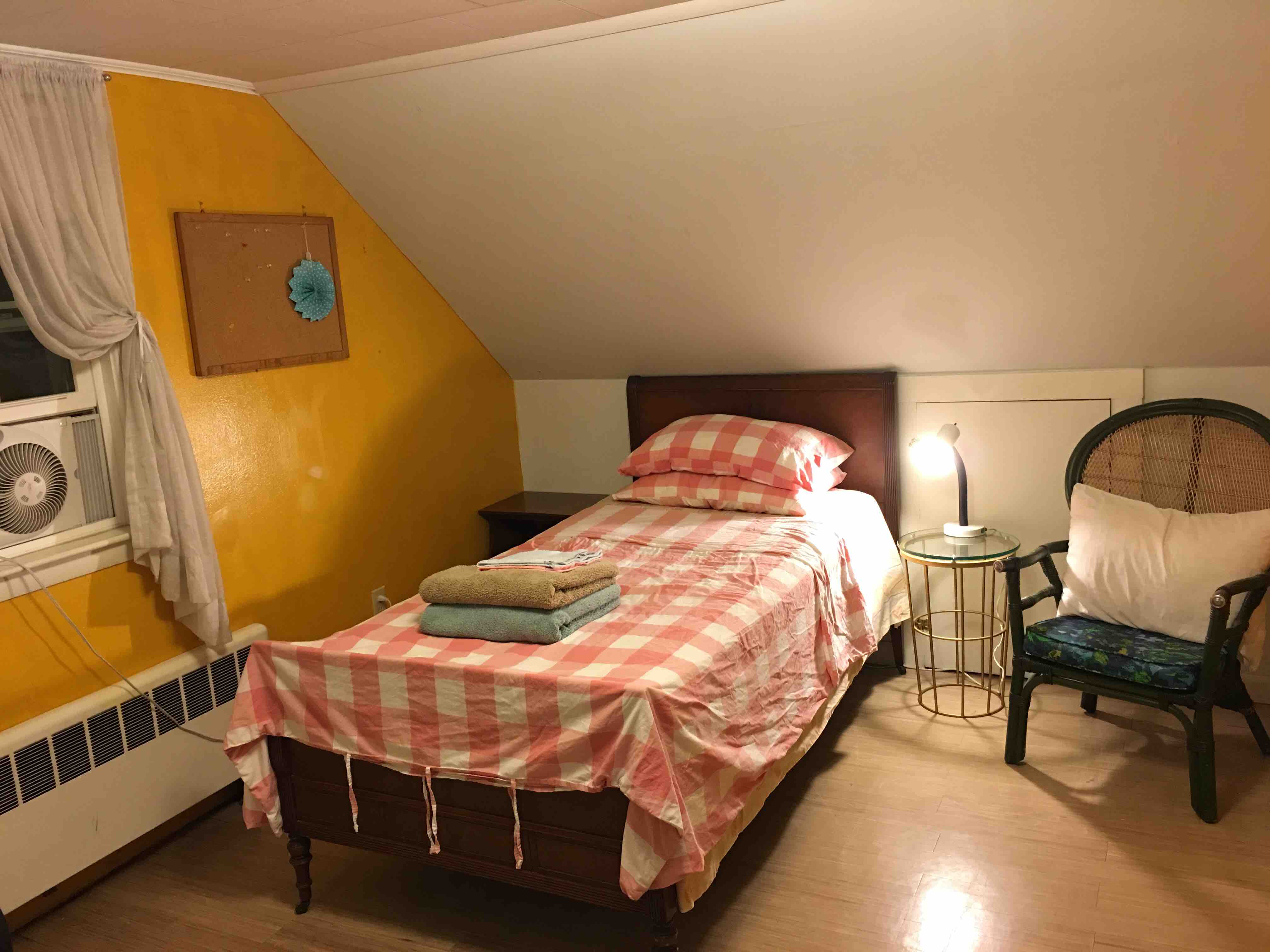 Convenient Transportation Suburb Boston Room in West Roxbury, Boston
