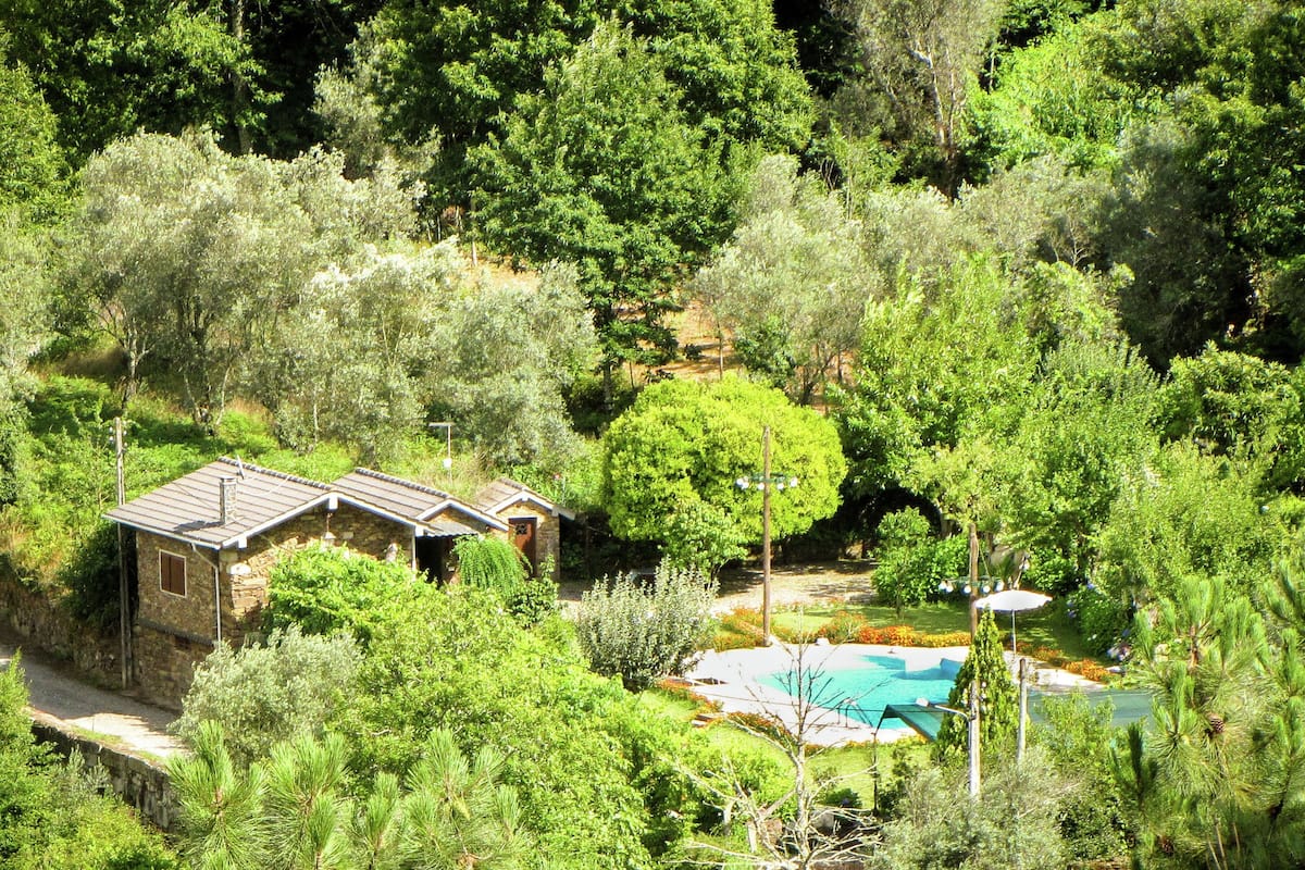 Nature lovers house with private pool