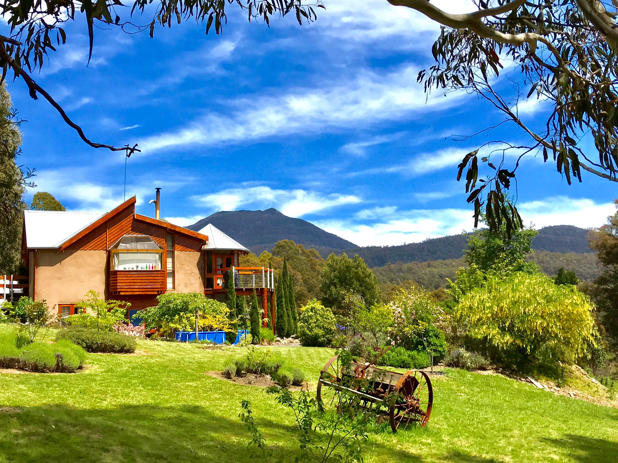 STUNNING HOME/AMAZING VIEW 20 mins to CBD/10MONA Earth houses for