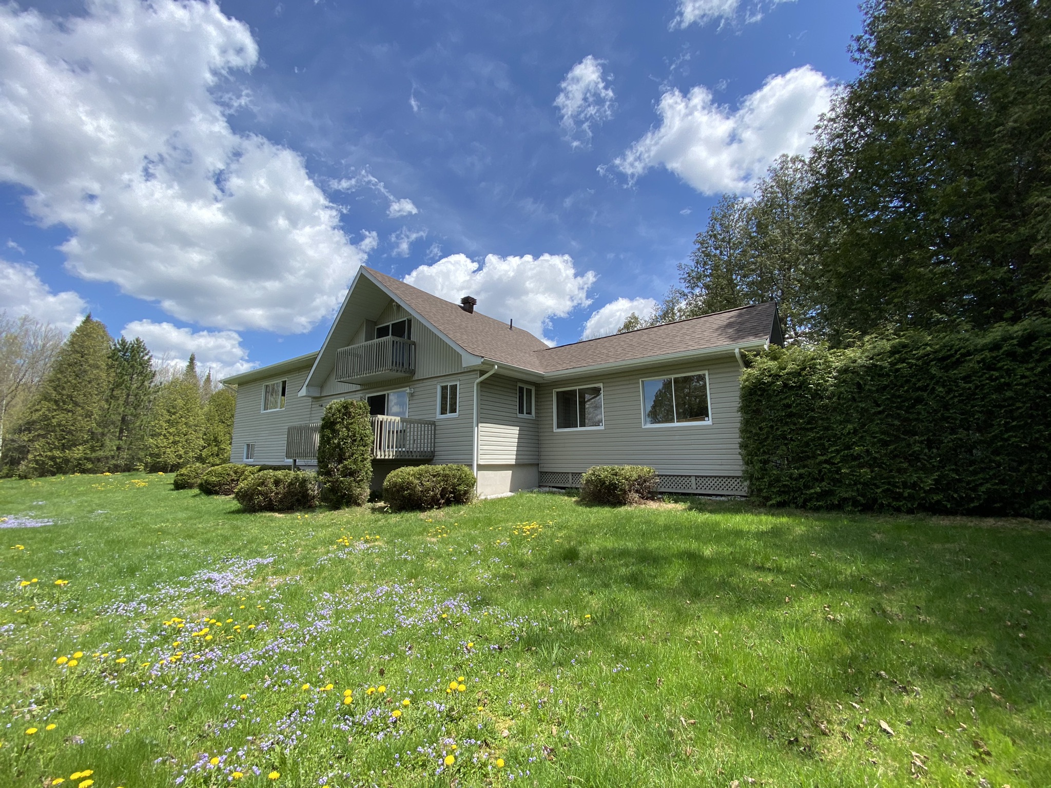 Beau chalet avec plage privée sur Lac d'Argent ! Chalets for Rent in