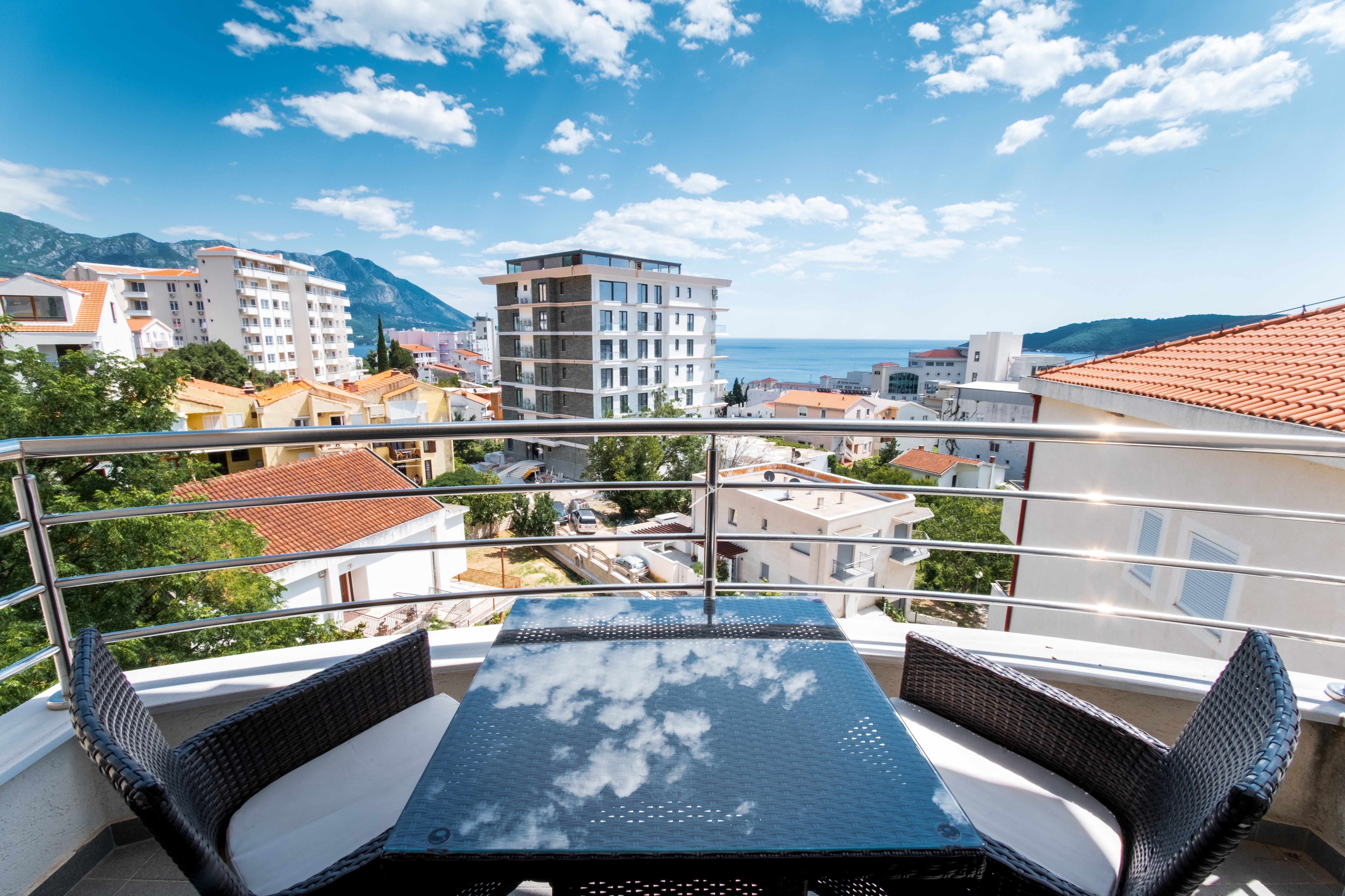 Spacious apartment with beautiful sea views