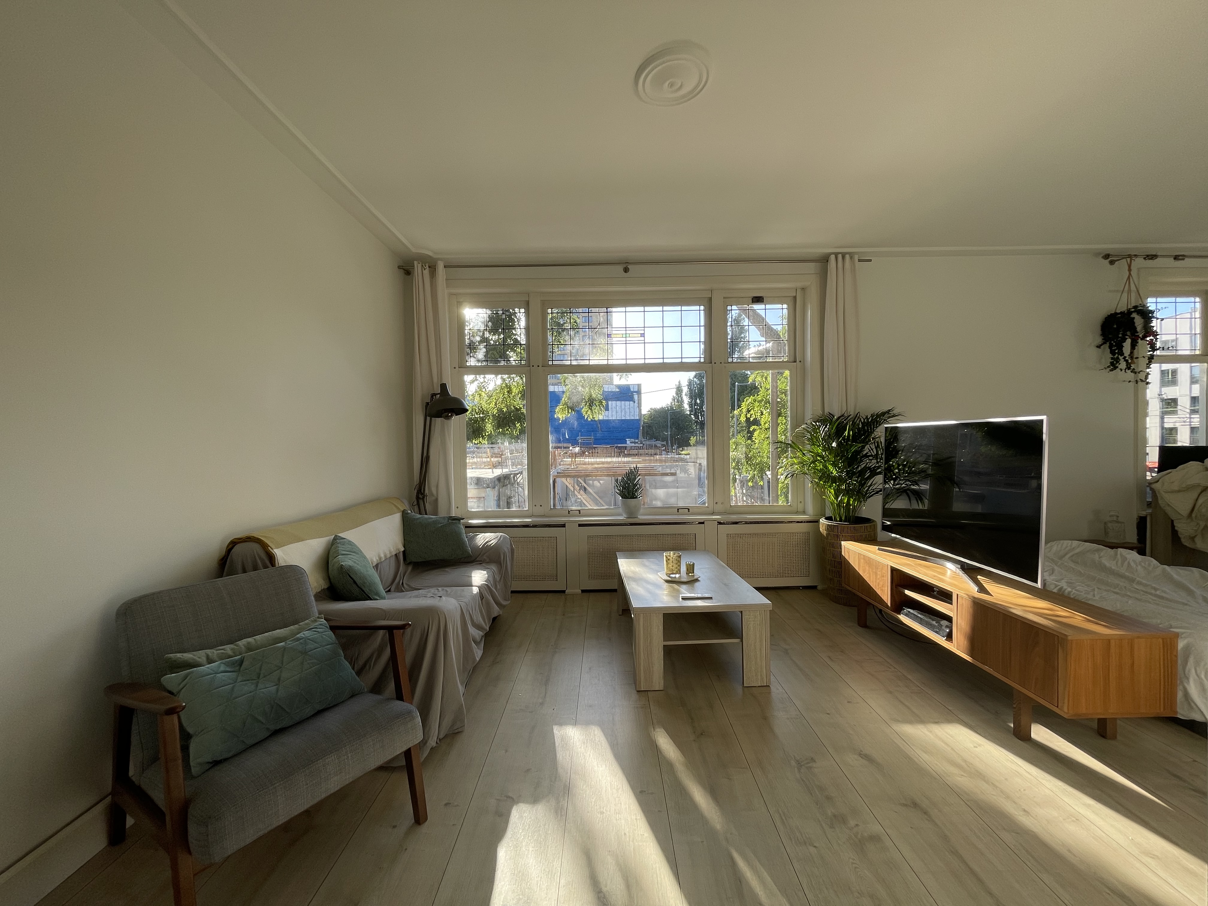Studio floor in Rotterdam-Noord in front of canal — Rotterdam stay
