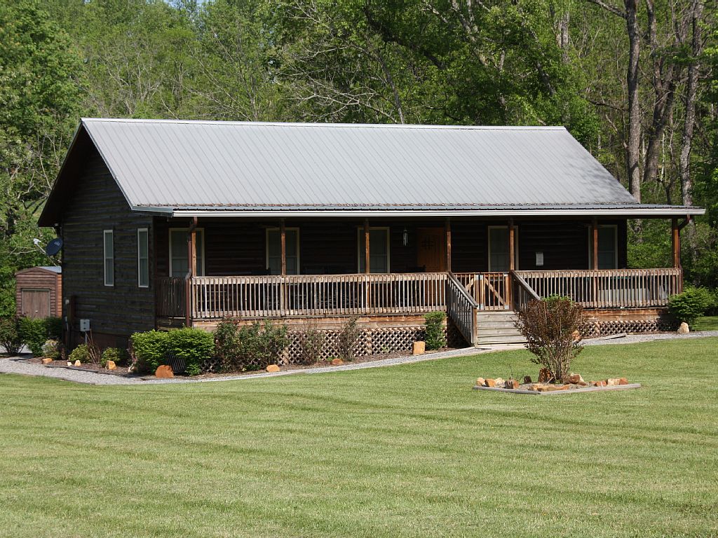 Climbing Bear Creekside Cabin Cabins for Rent in Whittier, North