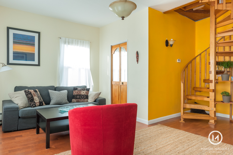 3 bed apt next to T- fast wifi-off street parking