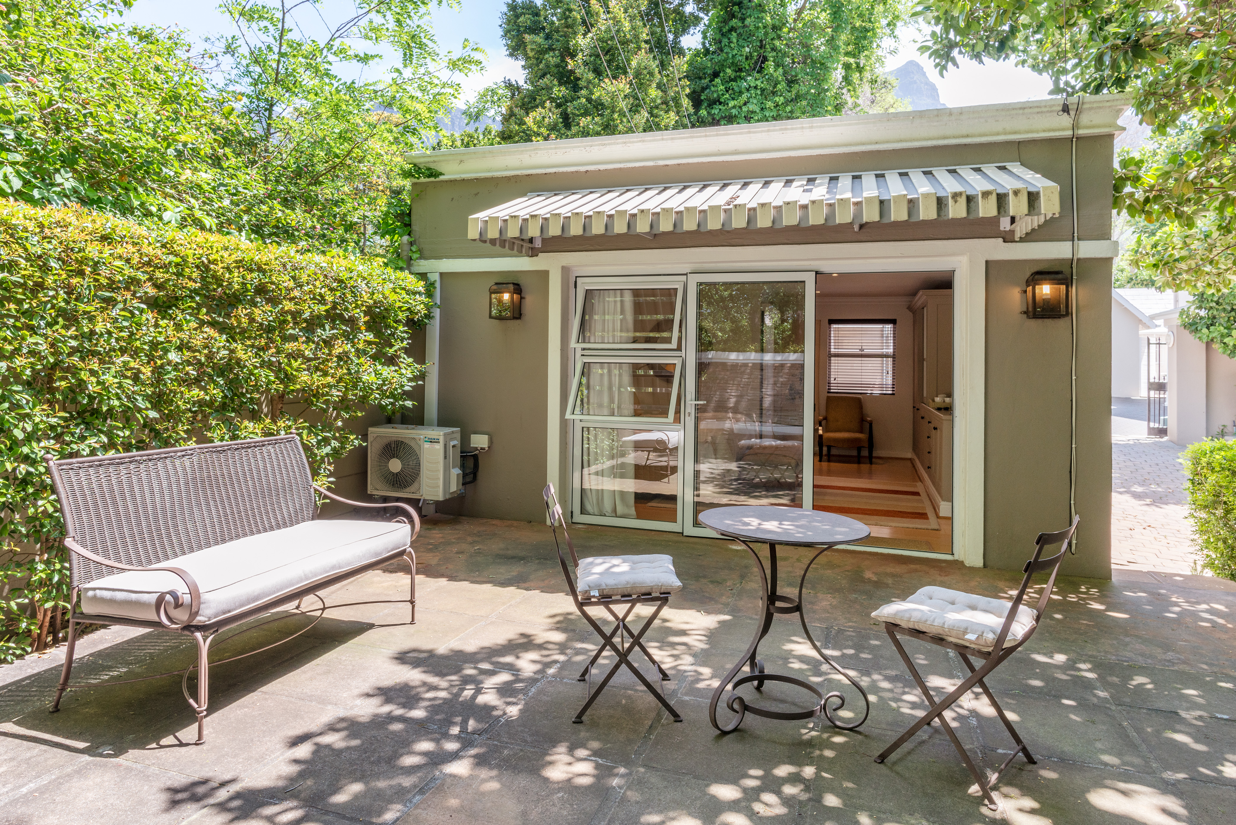Private Apartment in Newlands Village
