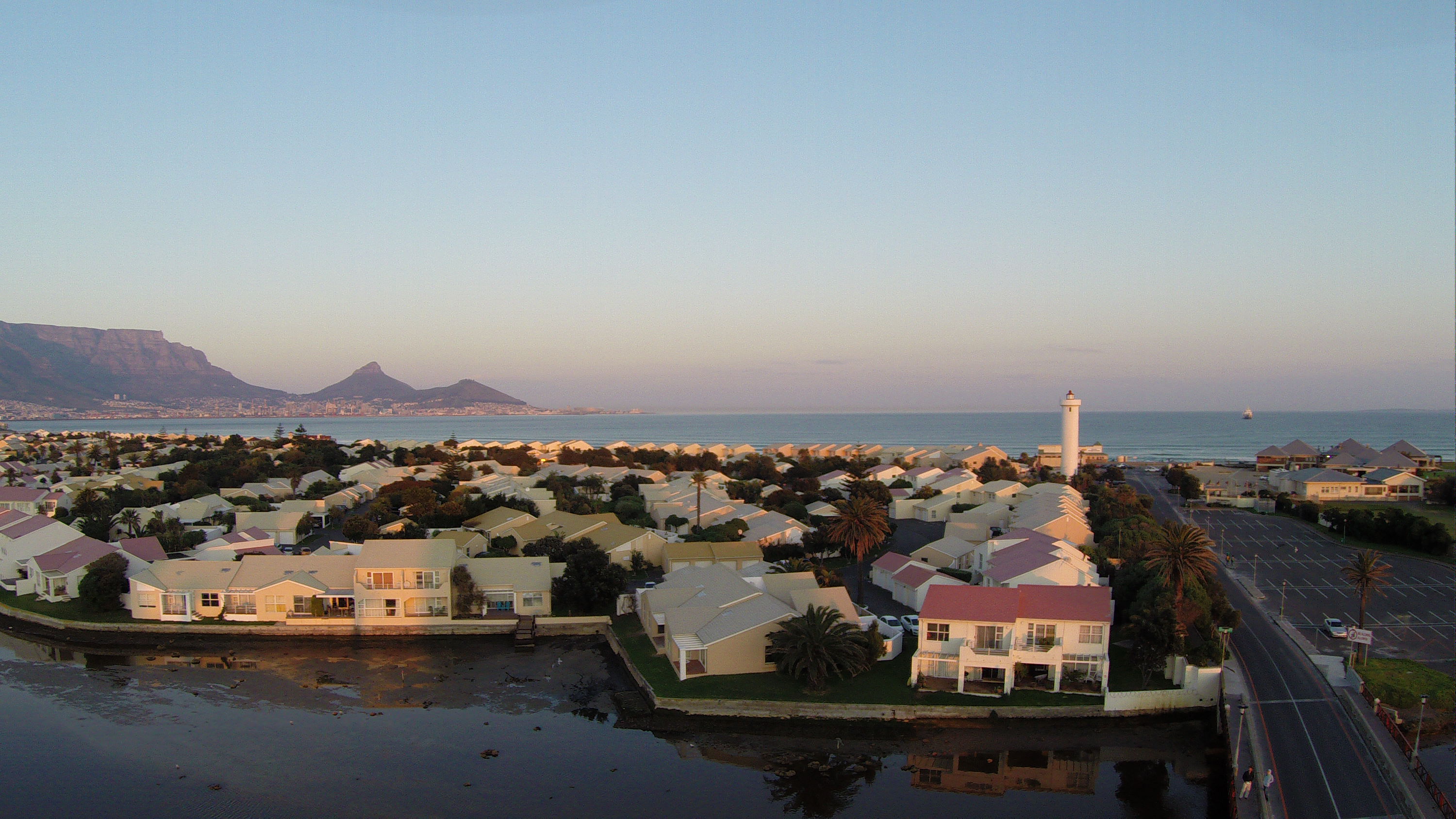 Cosy Cape Town Beach Cottage In Security Estate in Ward 55, Cape Town