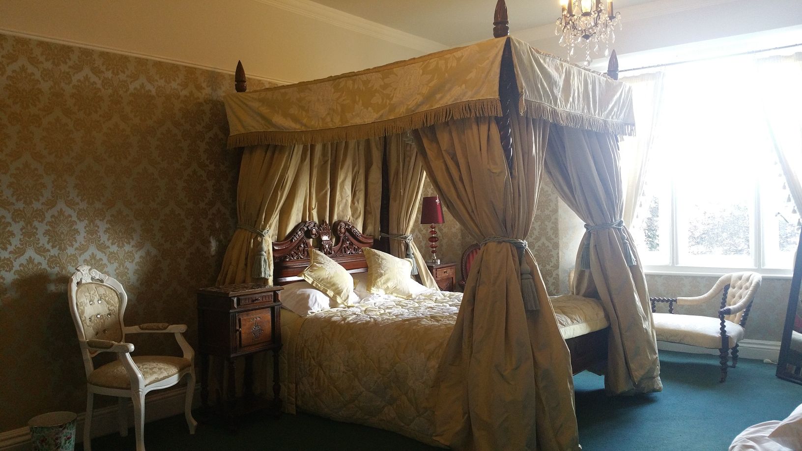 Huge ensuite bedroom midweek city breaks and work in Knowle, Bristol