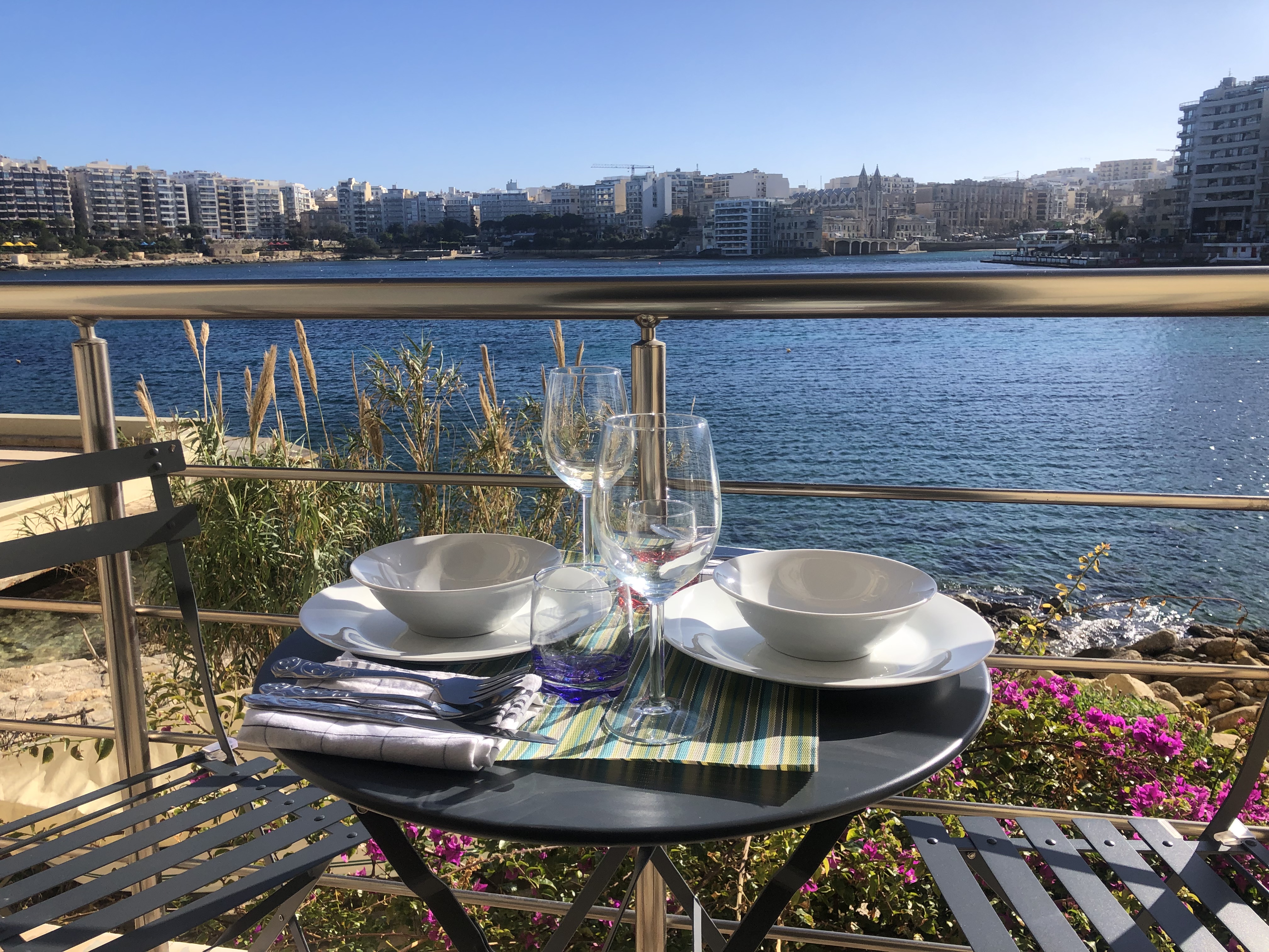 1 / Seafront City Beach Studio