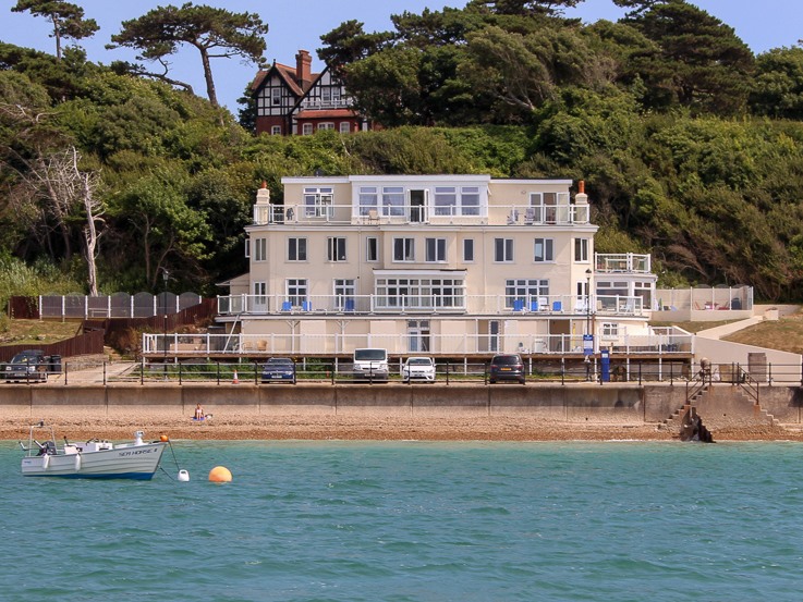 Beautiful "Observation Apartment" On the Beach. Apartments for Rent
