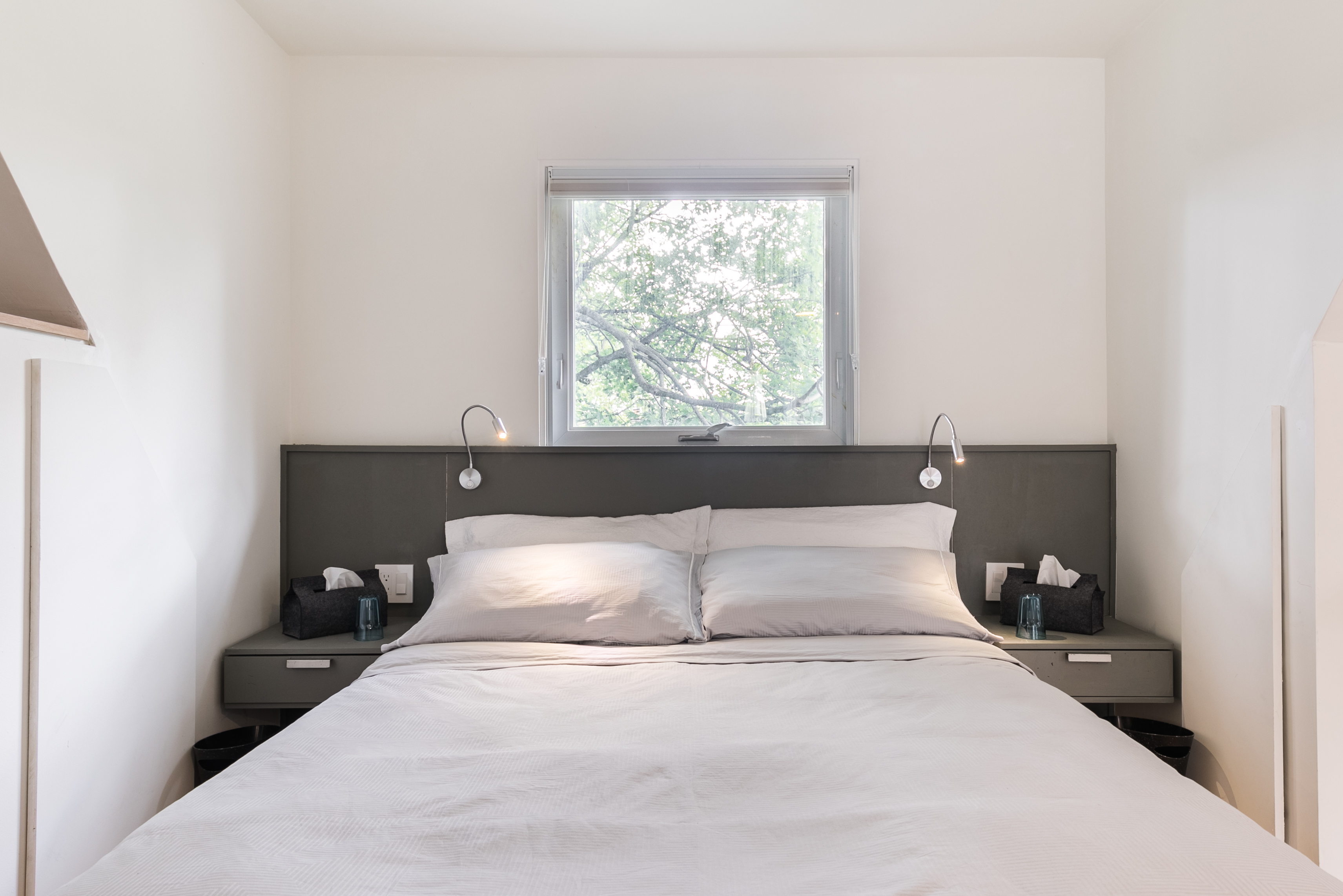 1 Queen bed studio in the treetops