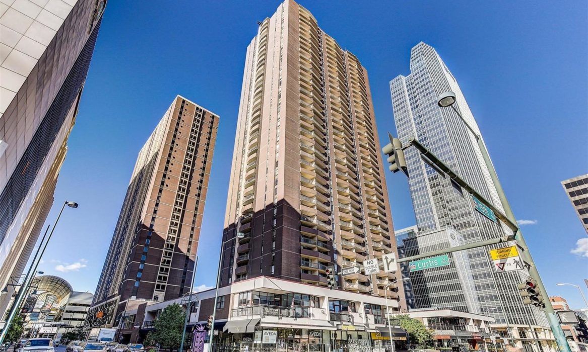 Spacious 2x2 close to everything! Brooks Tower 4C in CBD, Denver