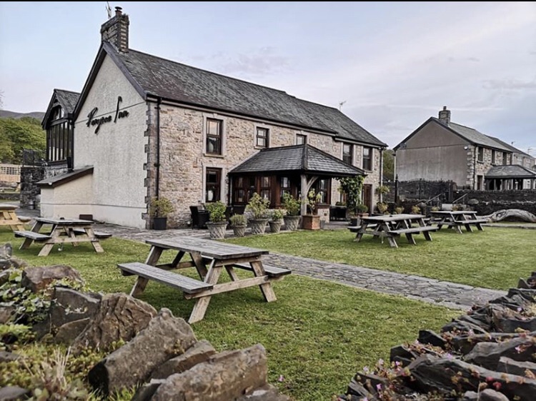 Penycae Oak Lodge with HOT TUB Houses for Rent in Penycae, Powys