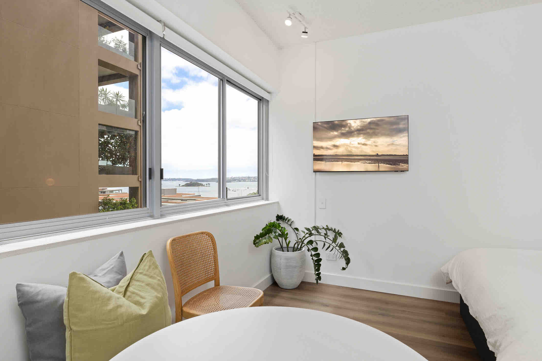 Harbour Views from a Modern Retreat