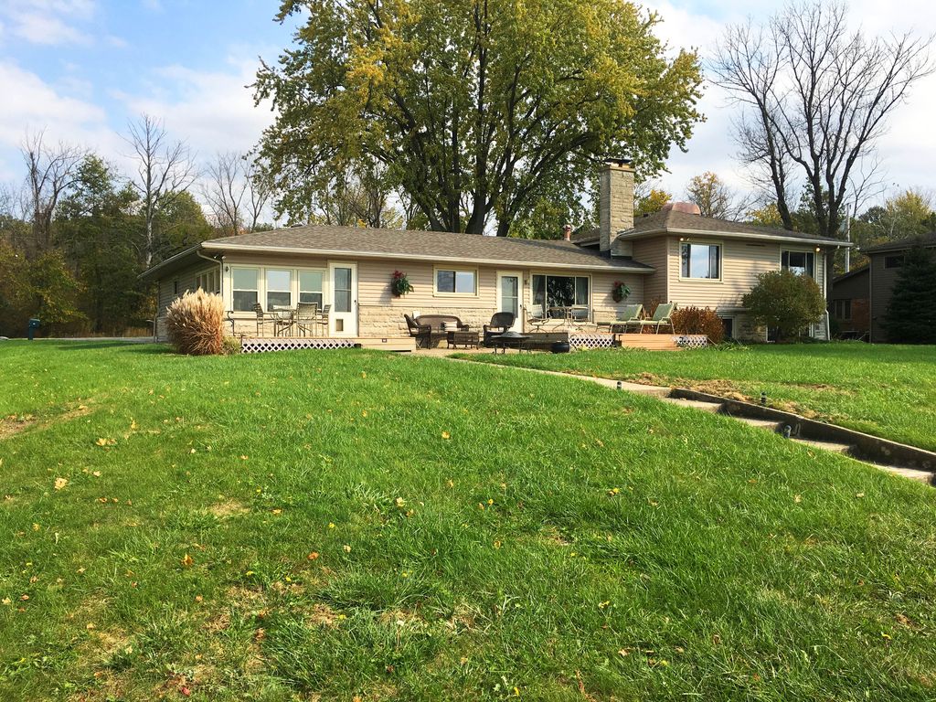 Waterfront 5 Bedroom Lake house Indian Lake Houses for Rent in Huntsville, Ohio, United States