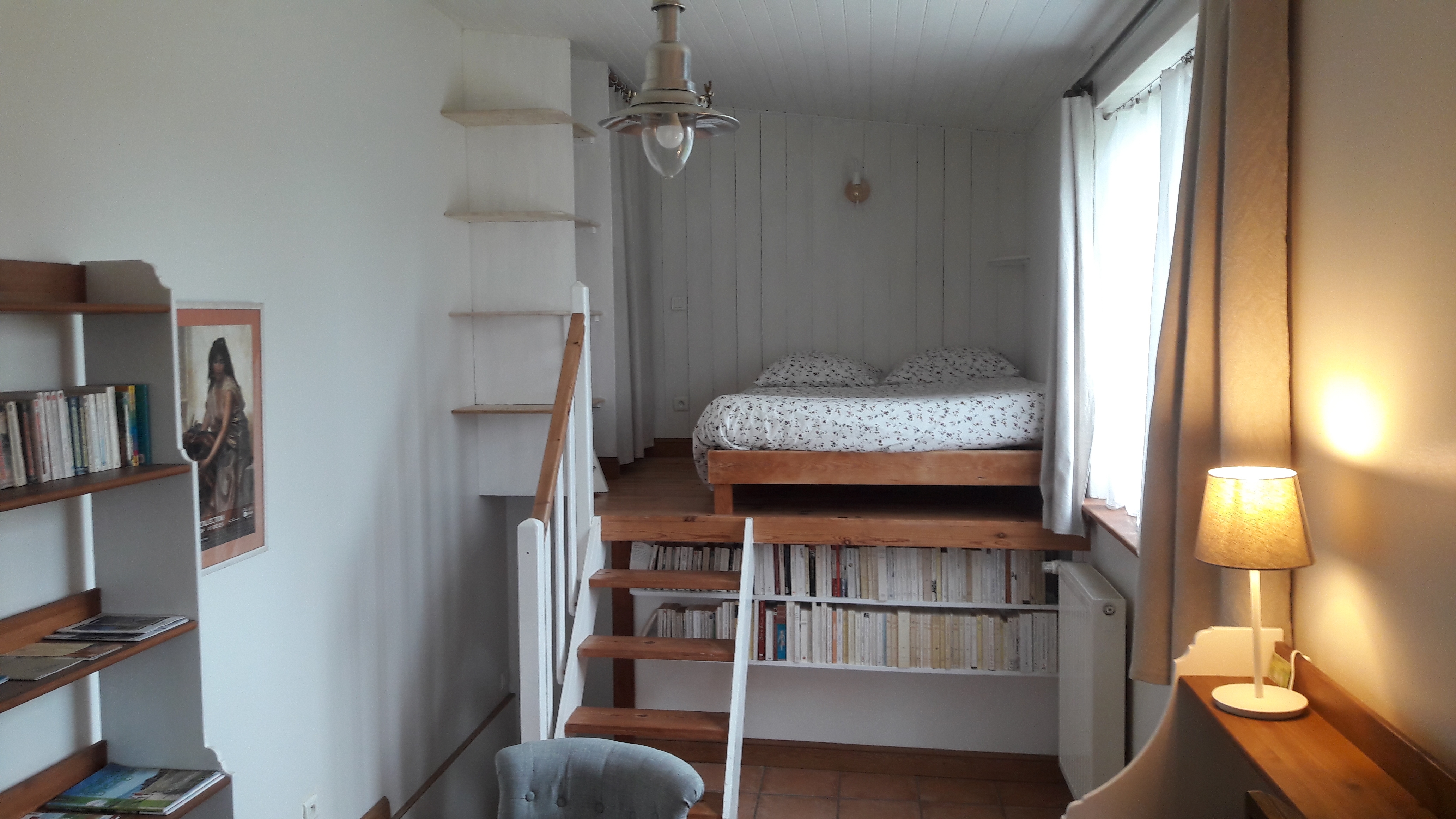 Small quiet house with sea view