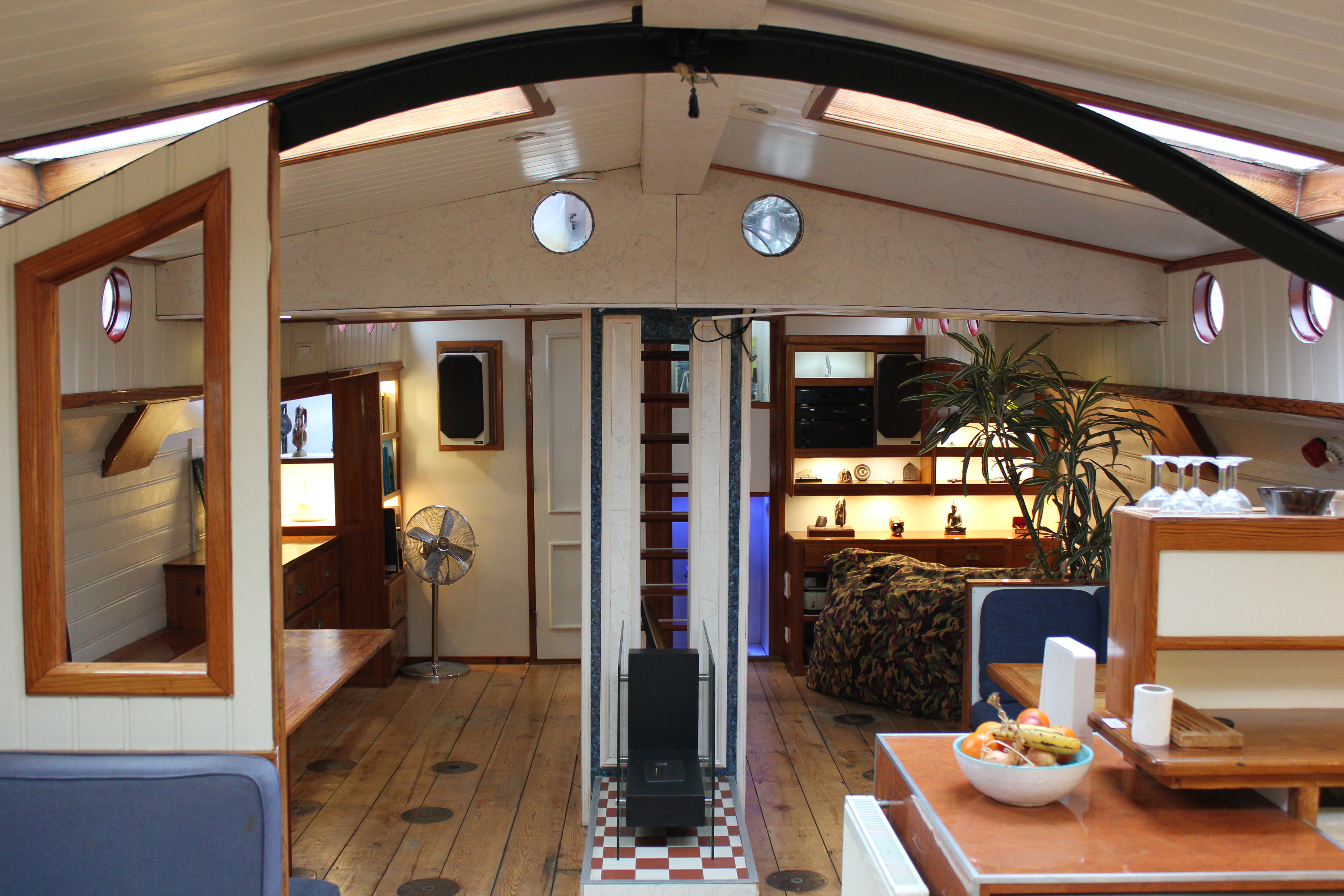 Entire private apartment in renovated cargo ship — Amsterdam stay