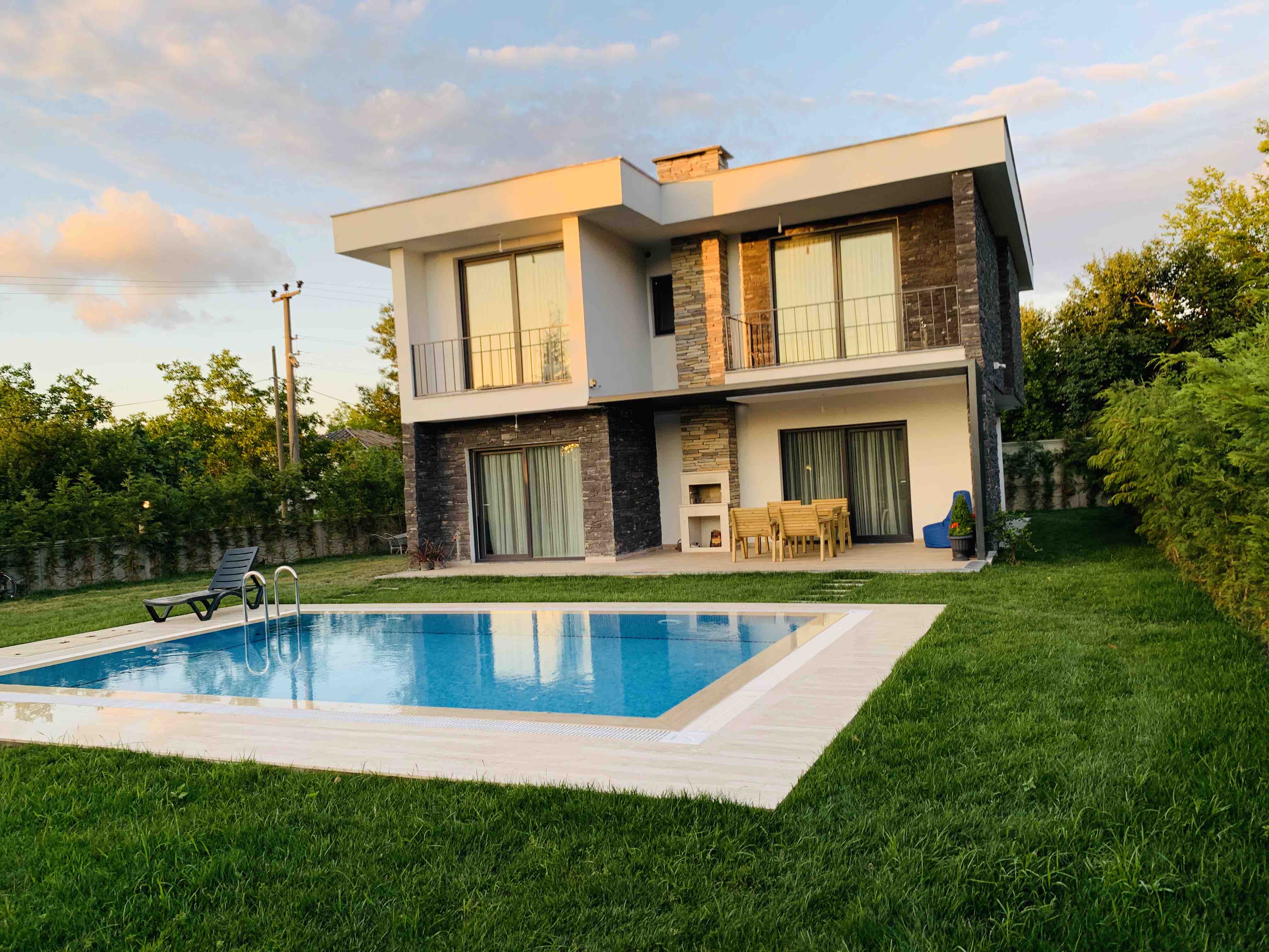 Sapanca RiverSide Deluxe Müstakil Havuzlu VillaA Villas for Rent in