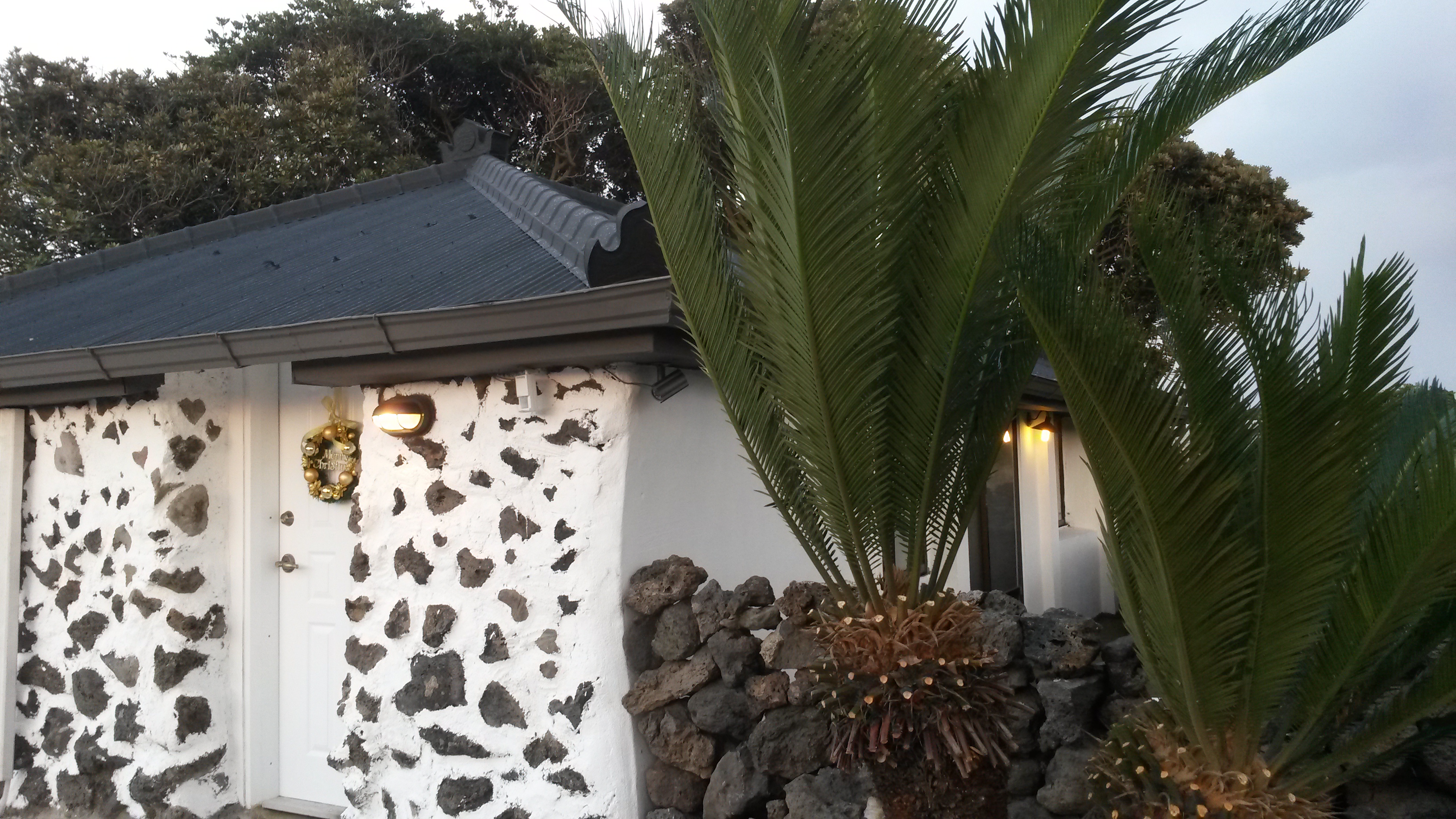 Hanji-dong House