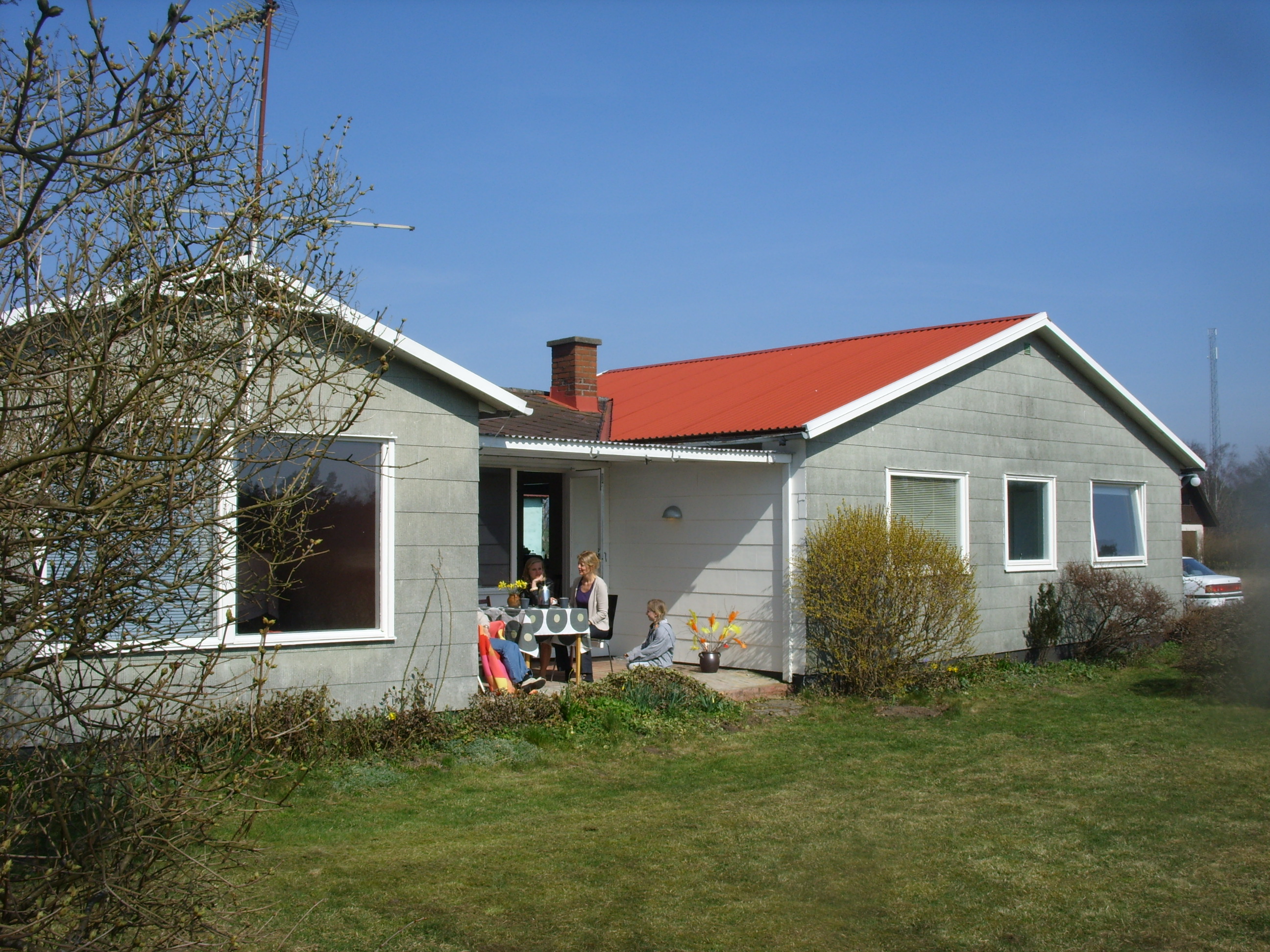 Beautiful location, meadows and fields, near white beaches.