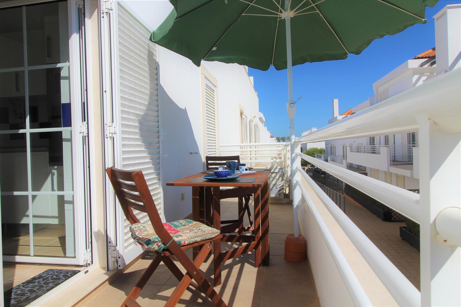 Bright 1 bedroom apartment near waterfront Cabanas