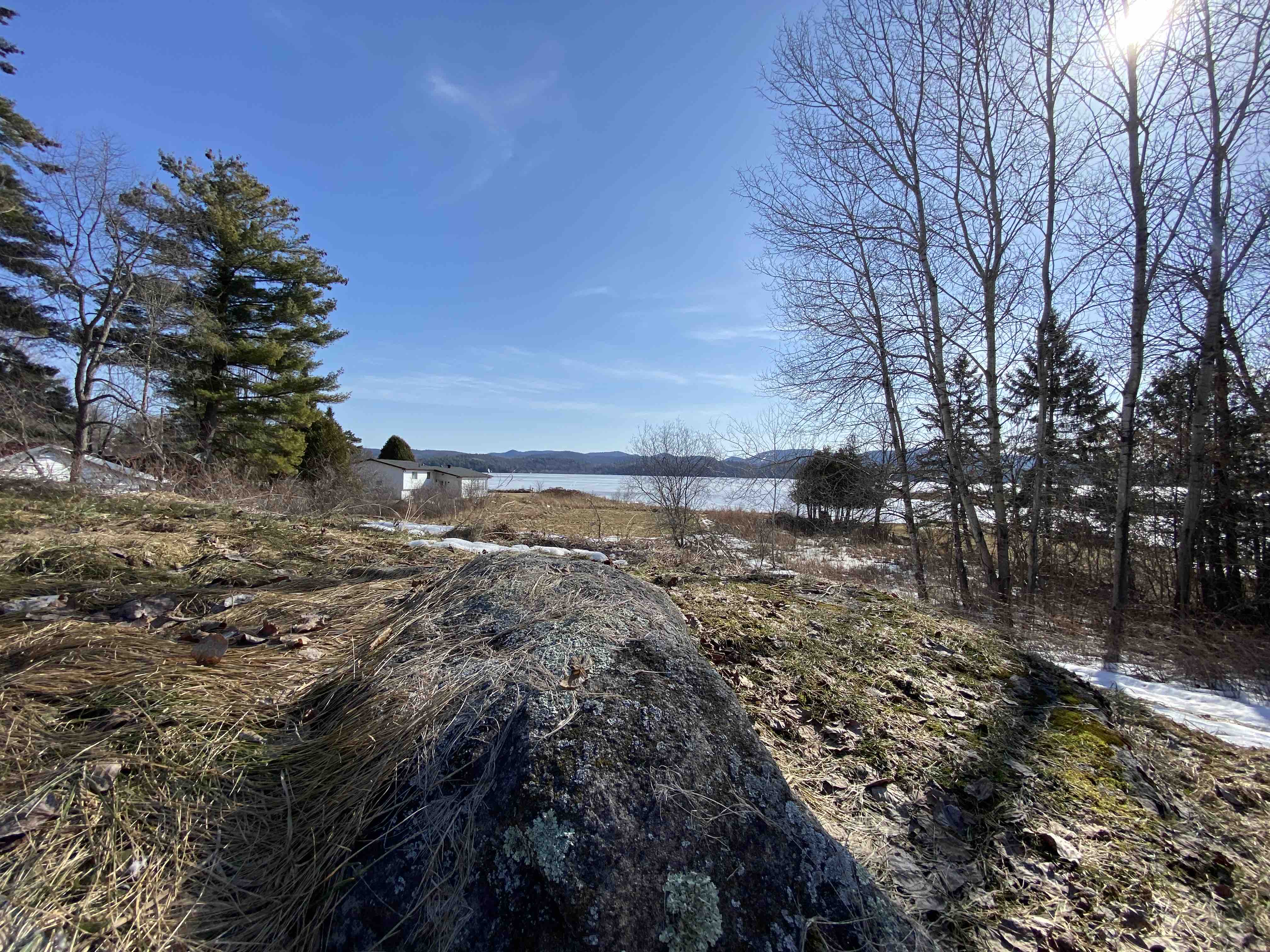 Waterfront cottage (LacSainteMarie) with HOT TUB Chalets for Rent