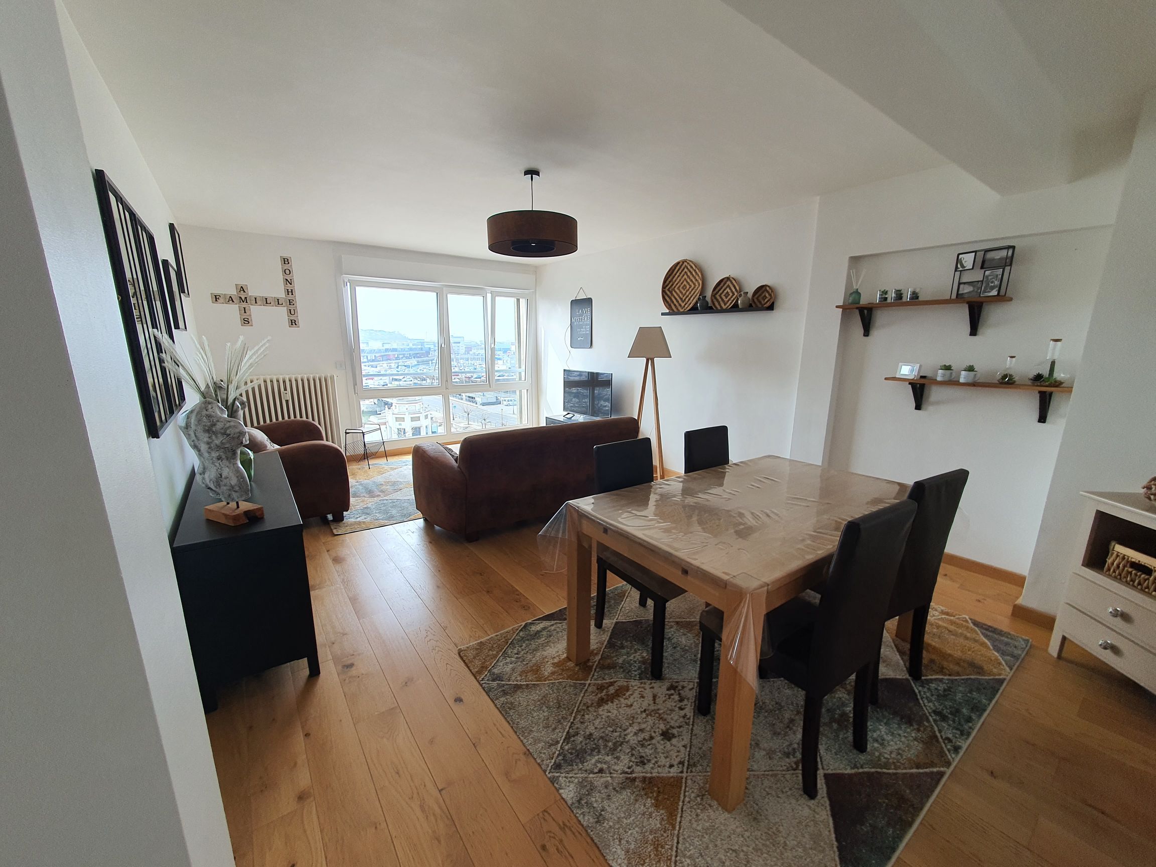 Apartment facing the marina