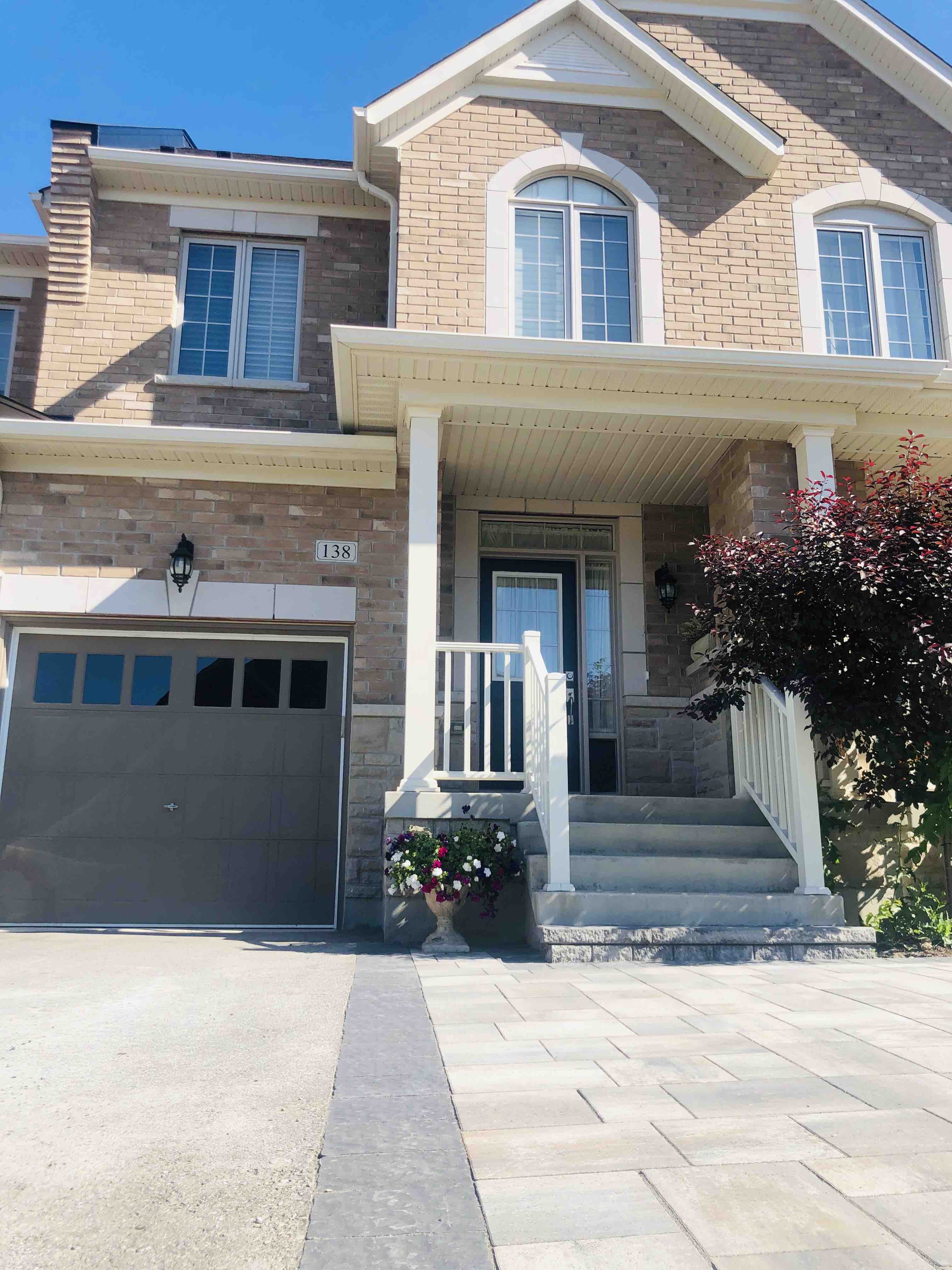 Dazzling Furnished 3 Bedroom Townhouse in Aurora. Townhouses for Rent